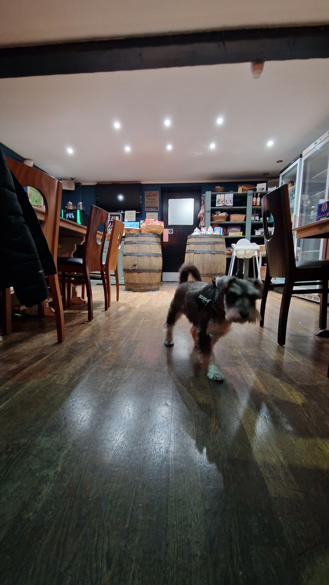 Shop and dining area
