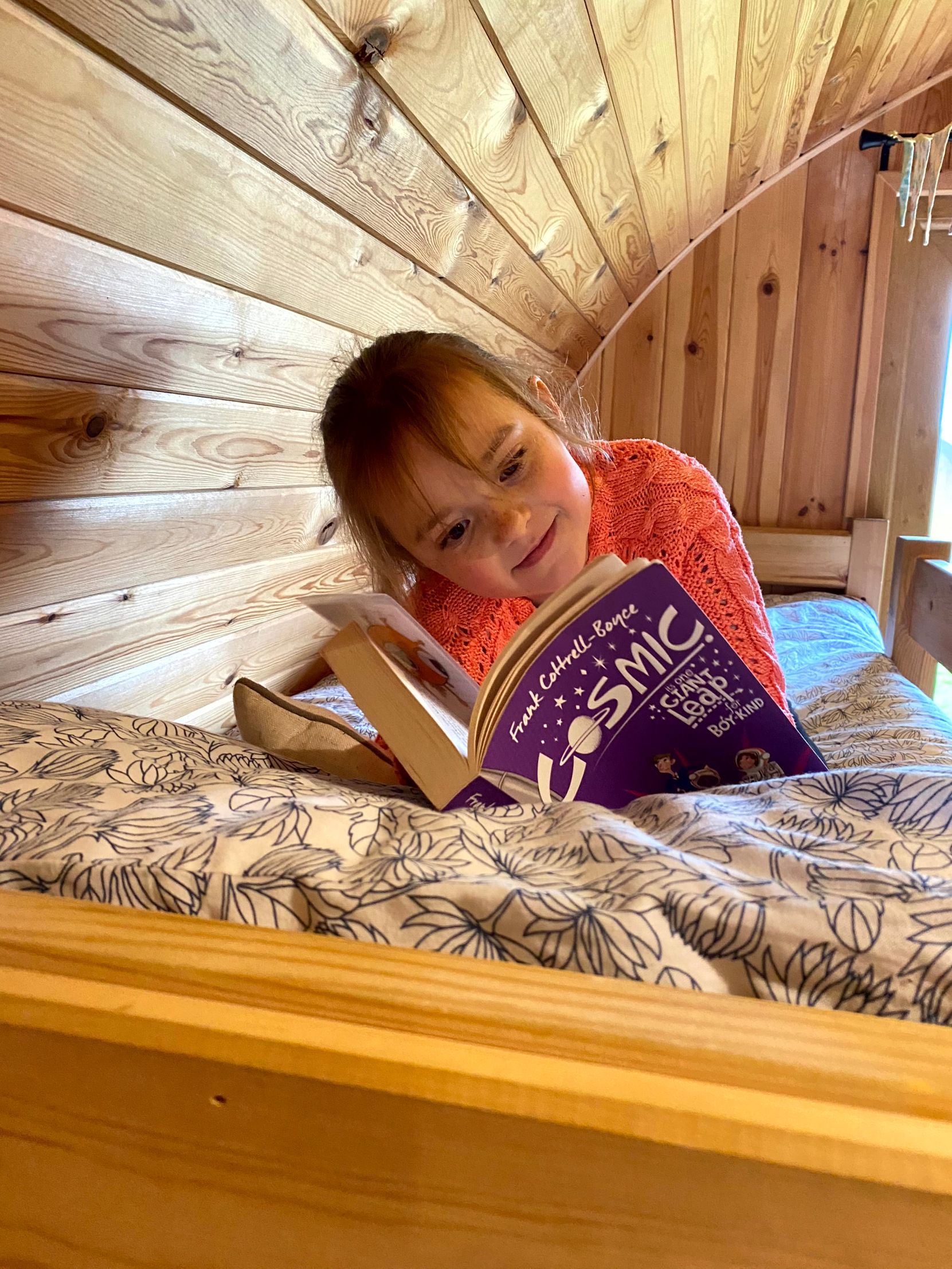 Henry pod, Immy in a bunk bed