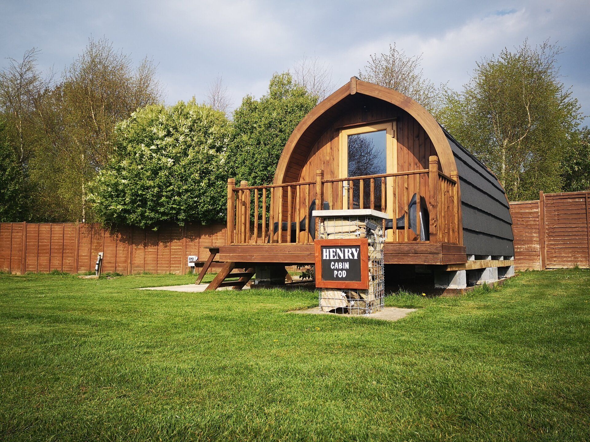 Glamping pod with bunk beds