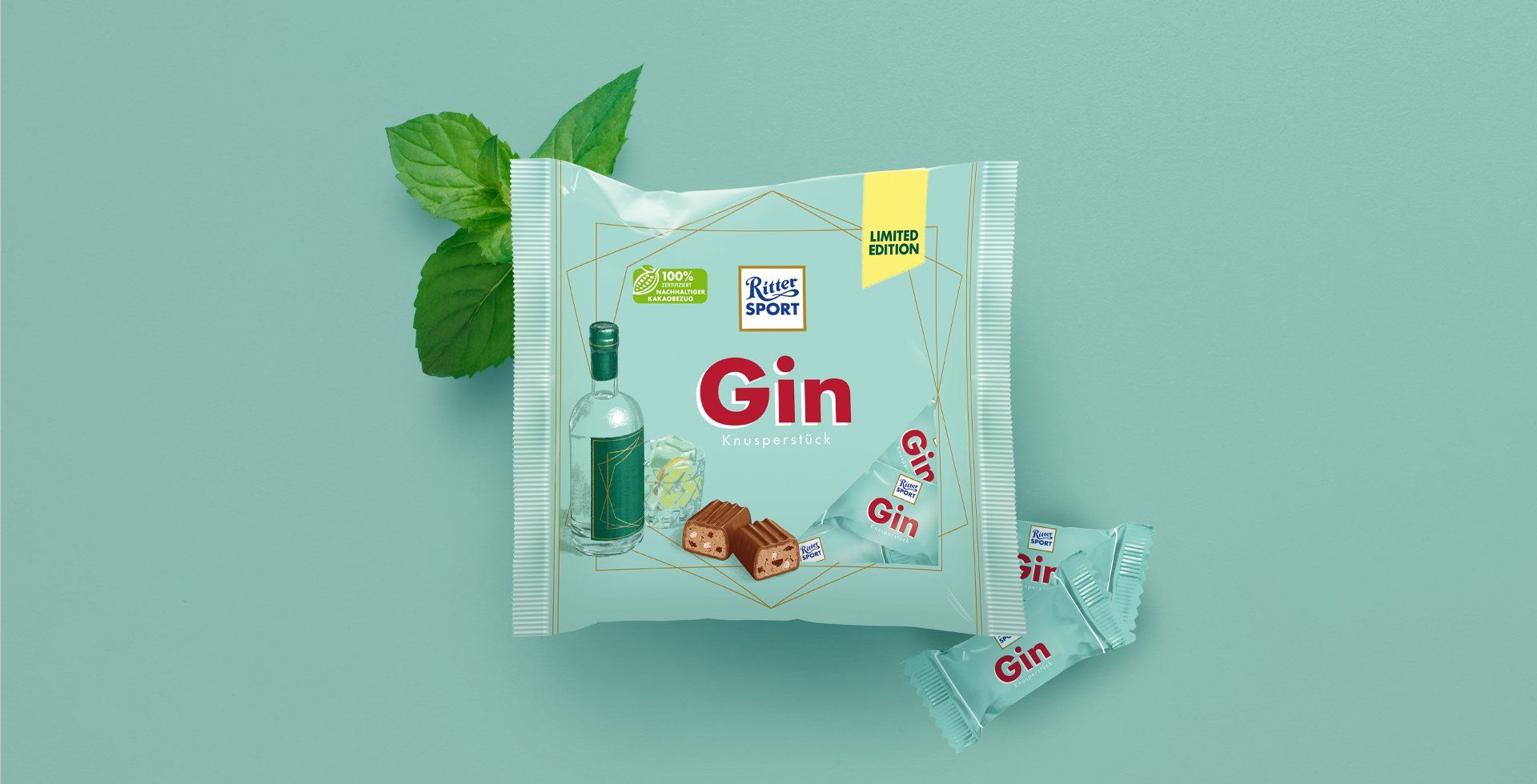 Verpackung einer blauen Schokoladentafel mit Nüssen, Schokoladenstückchen und dem Hinweis „55 % Kakaoanteil“ auf blauem Hintergrund