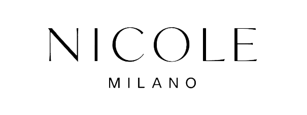 Logo di Nicole Milano con il nome del marchio sopra e la scritta "MILANO" sotto, in un font sottile e sans-serif.