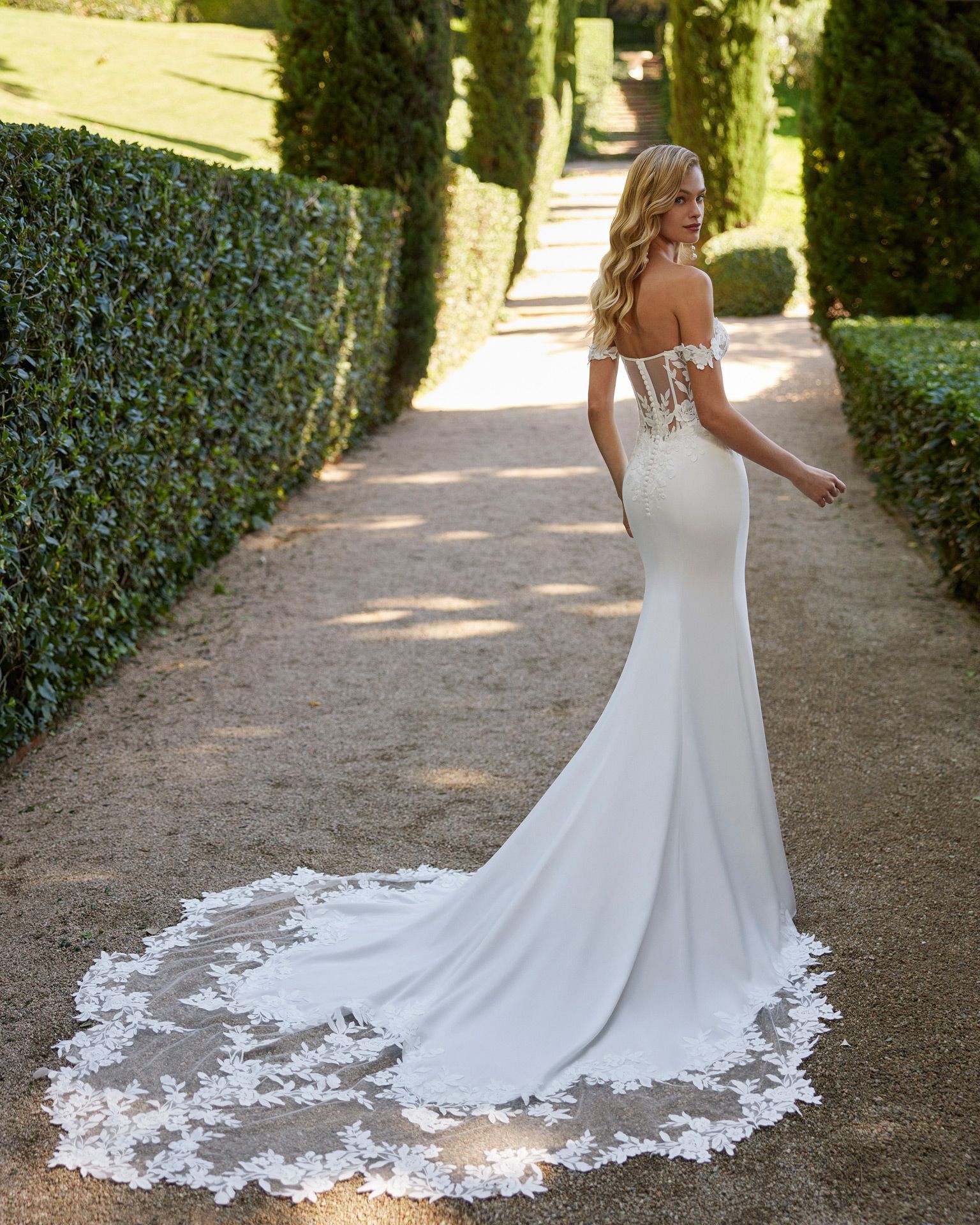 Abiti da sposa a Latina del marchio Adriana Alier, collezione 2025, Abito 9N13_DANAE