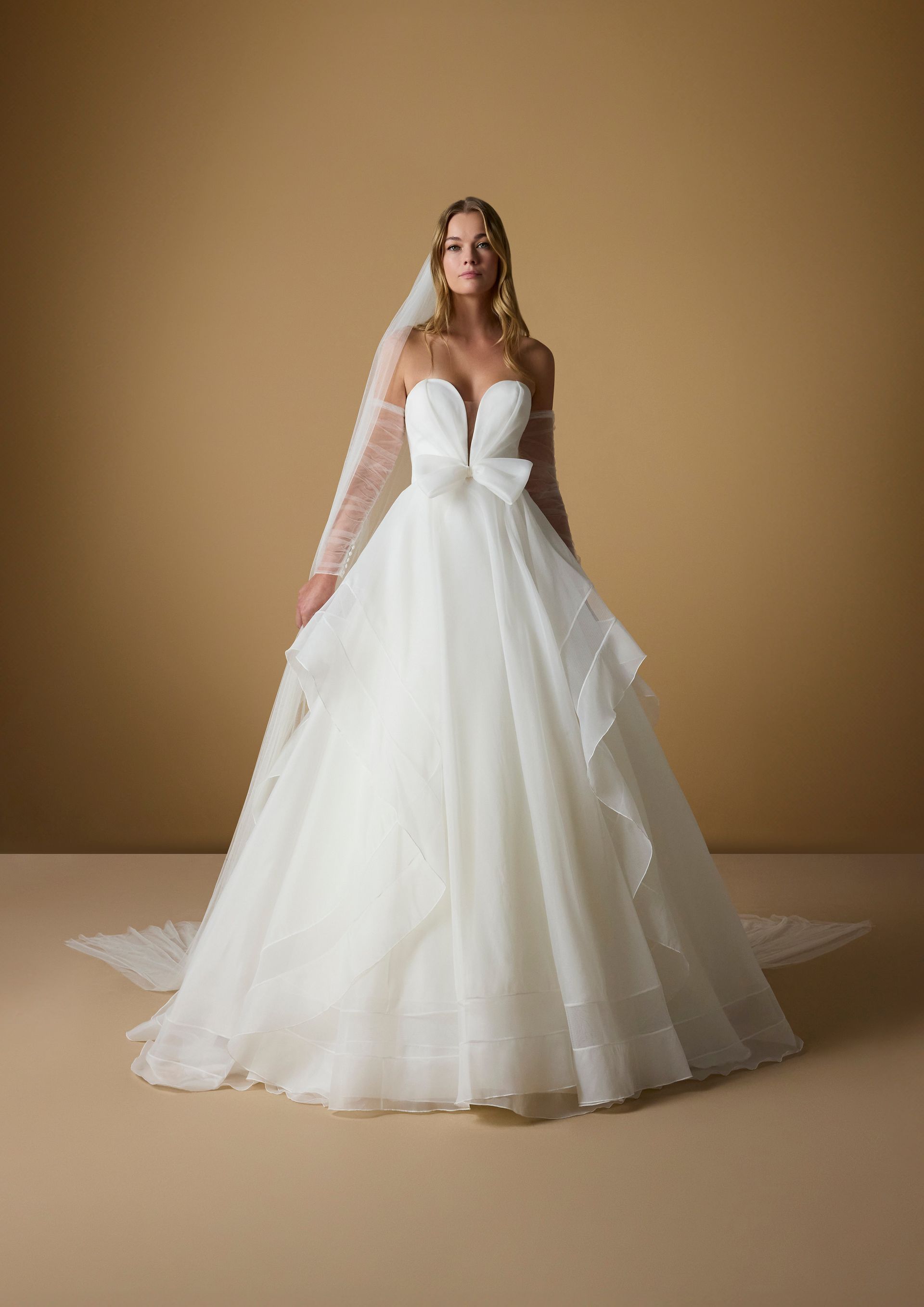 Abiti da sposa a Latina del marchio Nicole Milano, collezione 2025, Abito GENNE-B