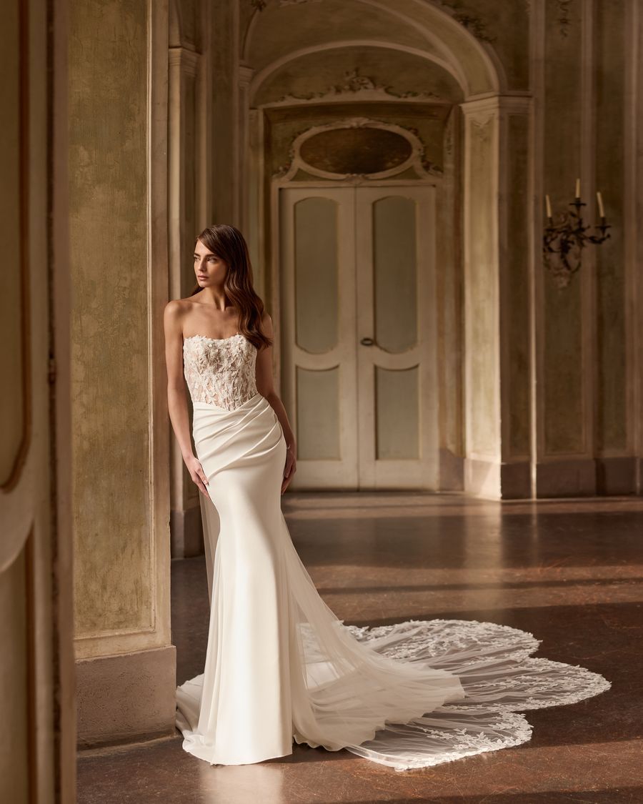 Abito da sposa a sirena con corpetto in pizzo
