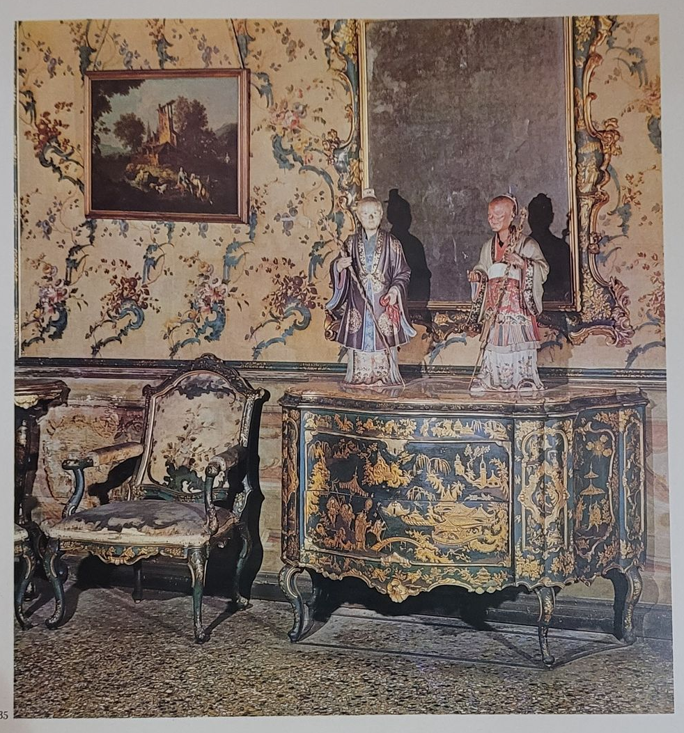 mobile antico laccato