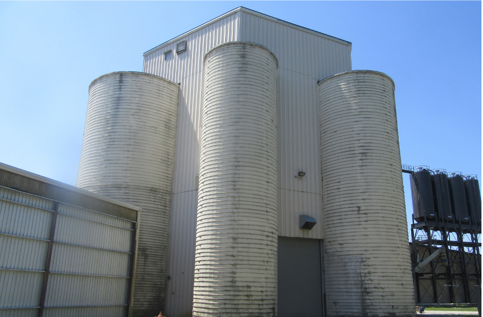 Empire Services demolishes 10 silos at concrete facility.