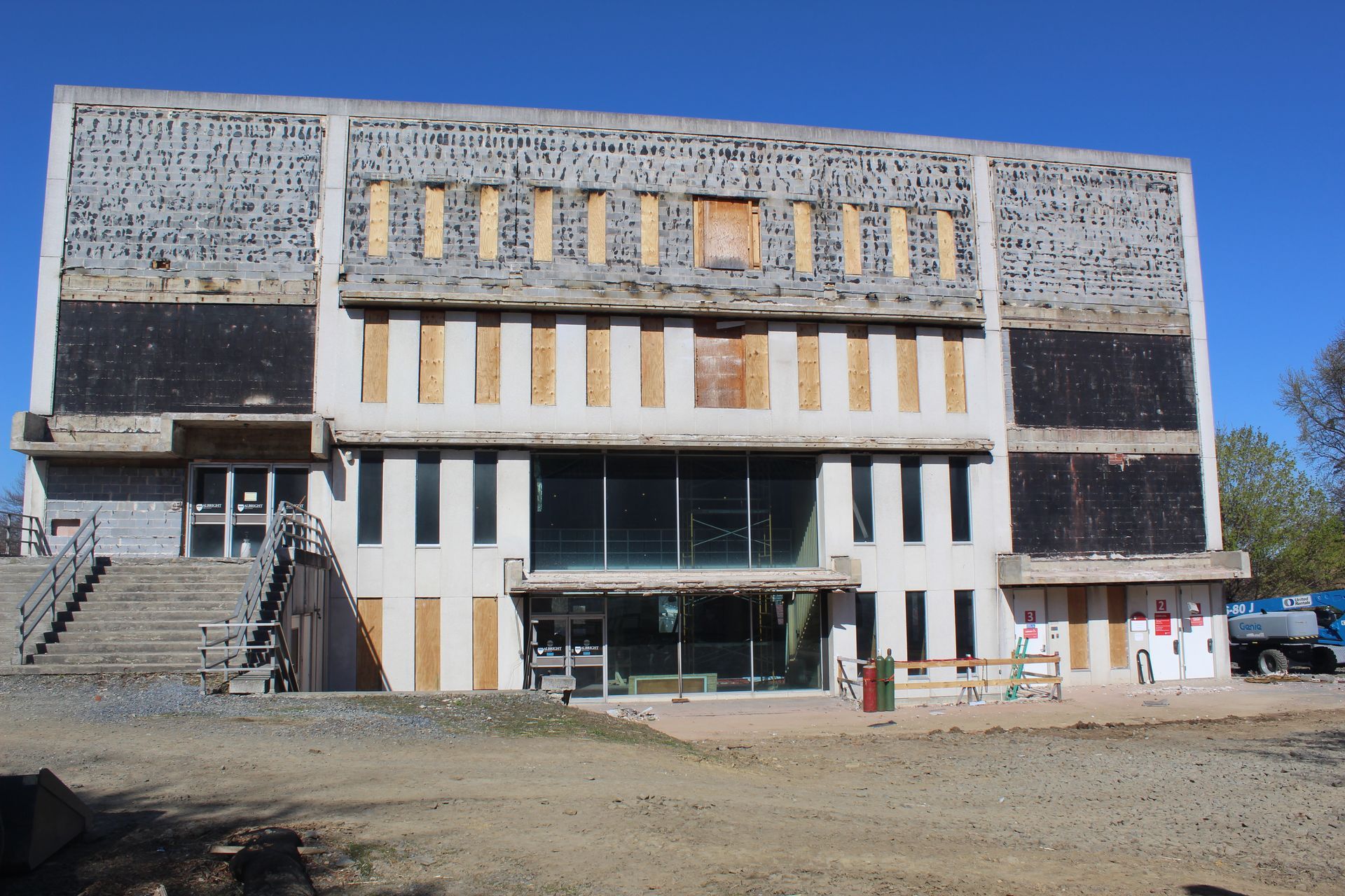 Removed bricks and windows at front of the Gingrich library.