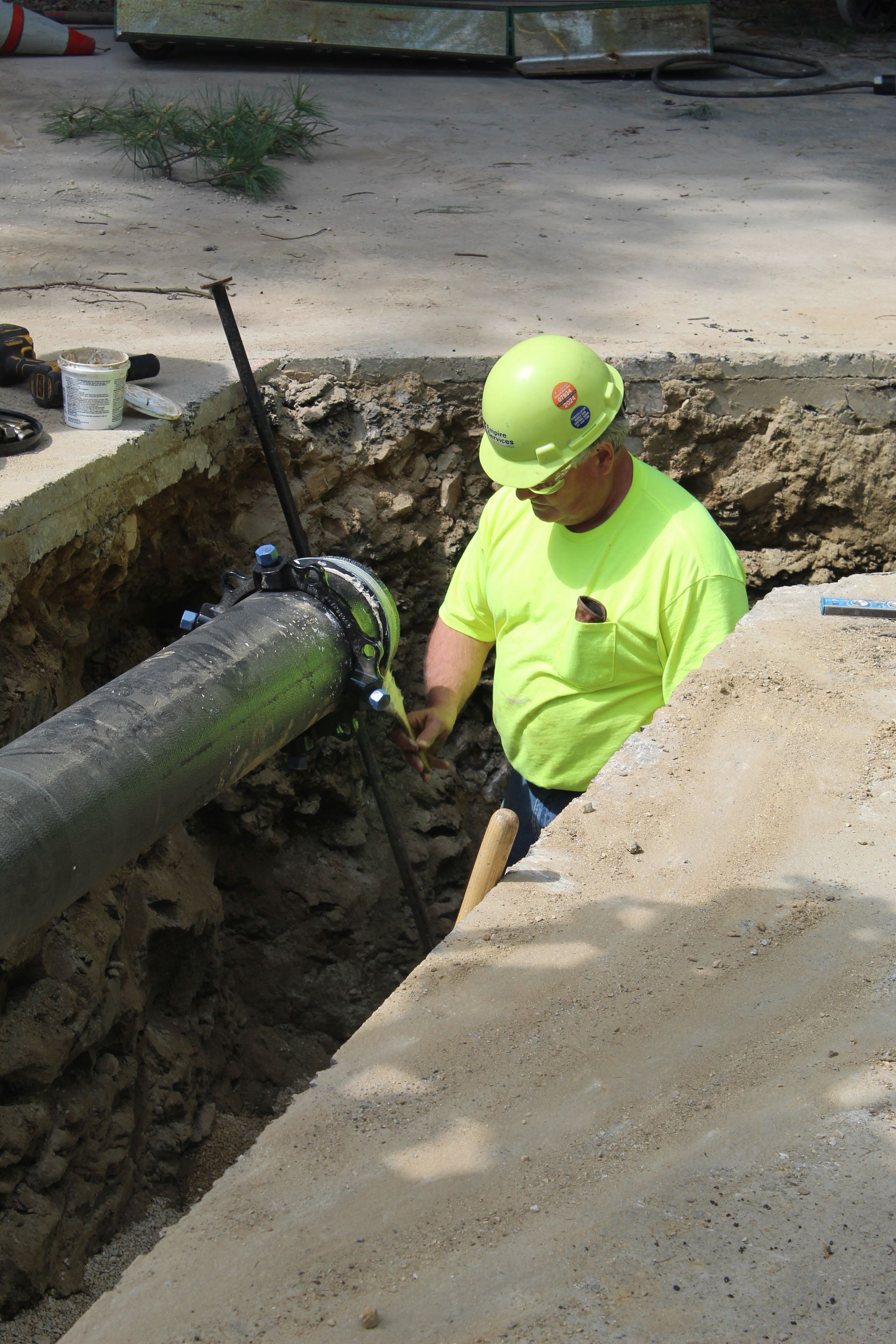 Joining pipes together by Empire Services team.