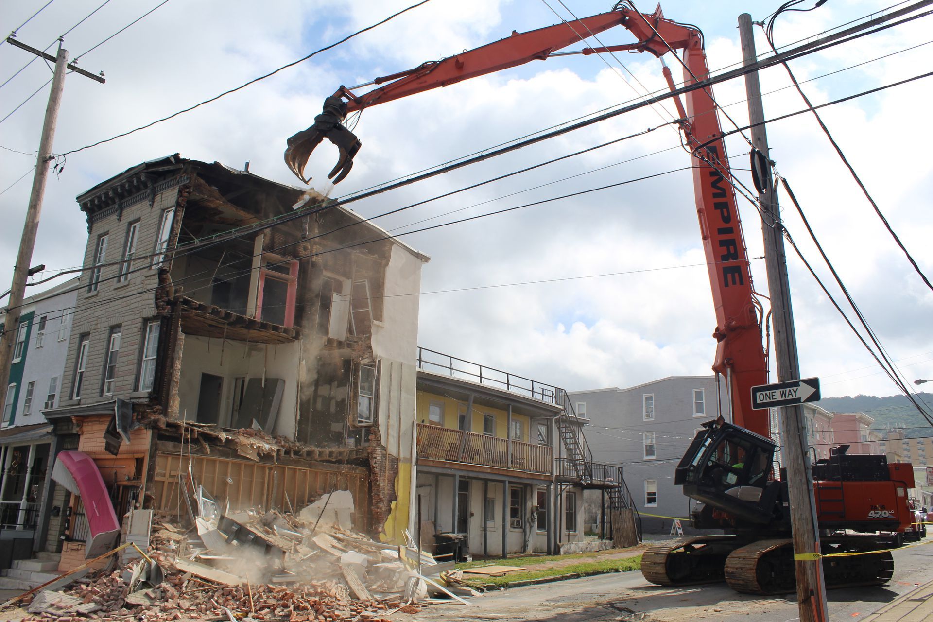 North 8th Street emergency demolition by Empire Services.