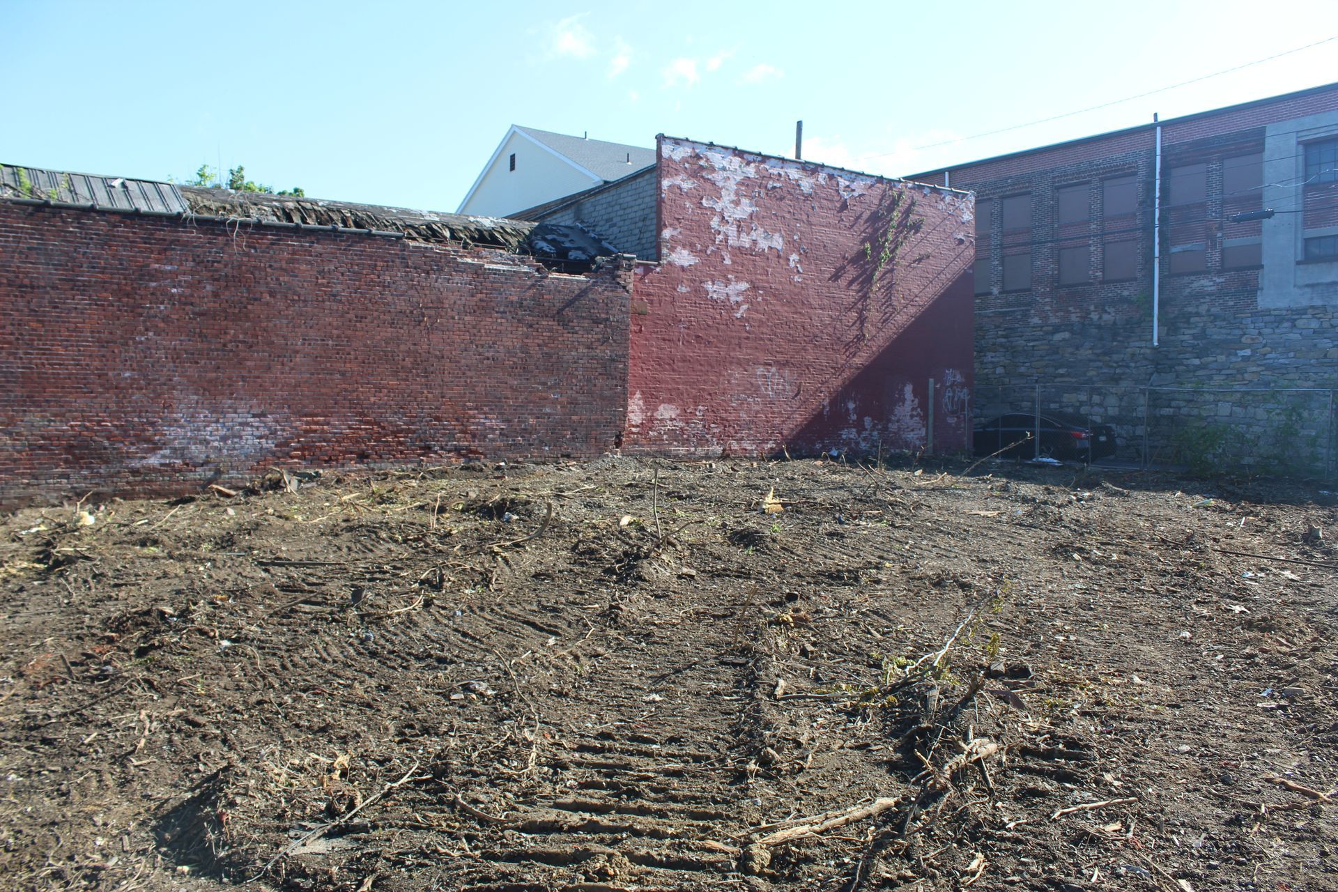The lot is cleared and the demolition is ready to begin. 