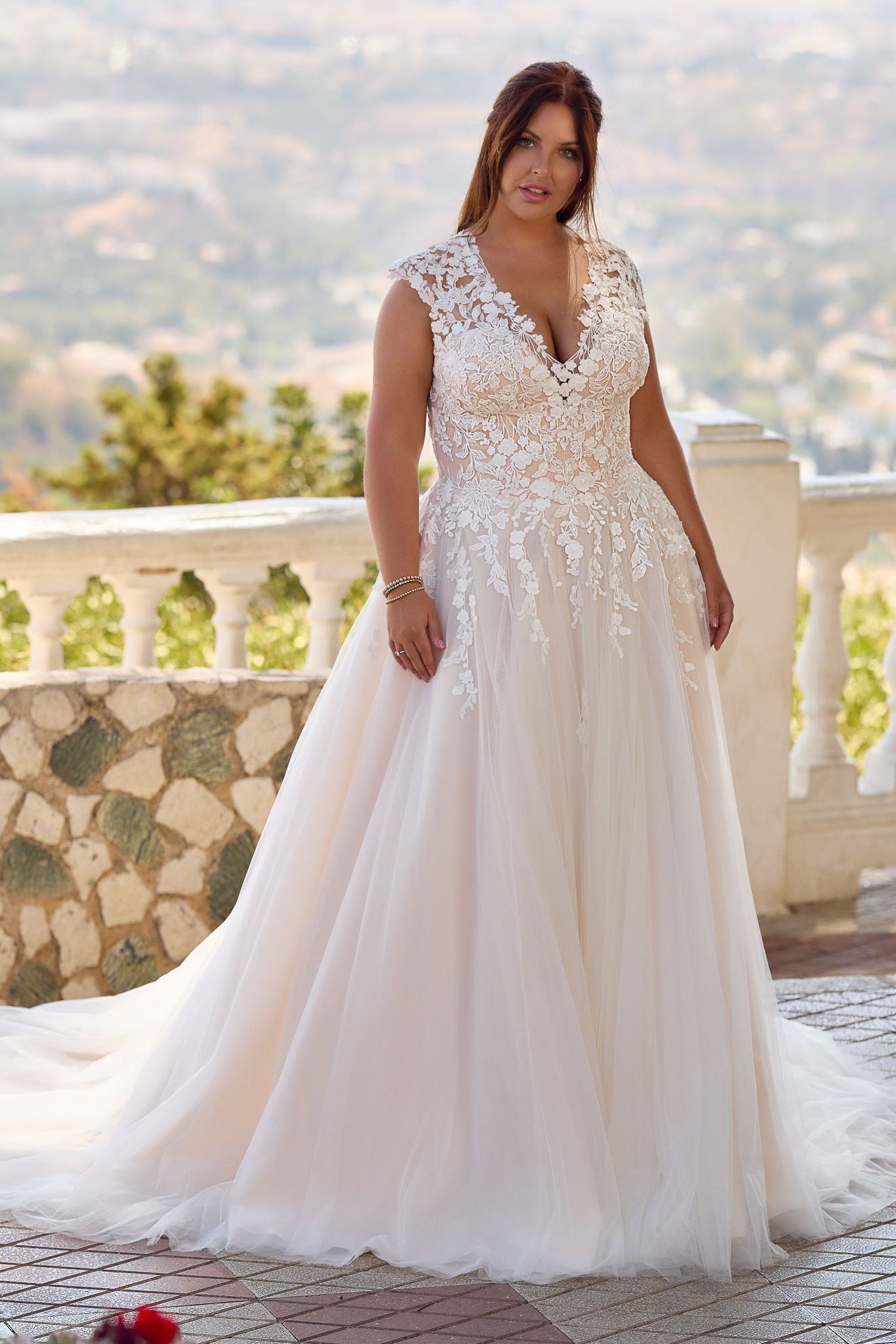 Tres Chic Wedding dress Curves 26321