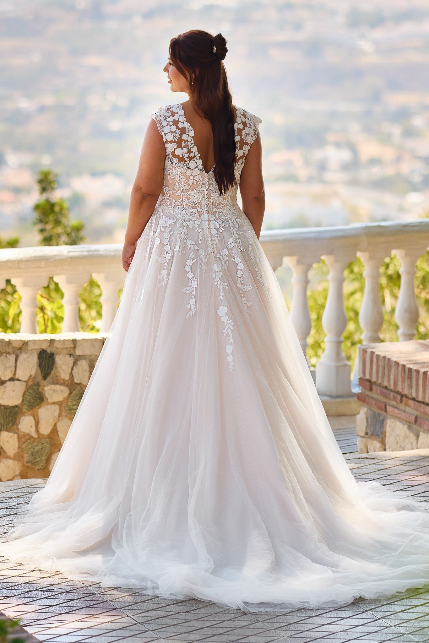 Tres Chic Wedding dress Curves 26321