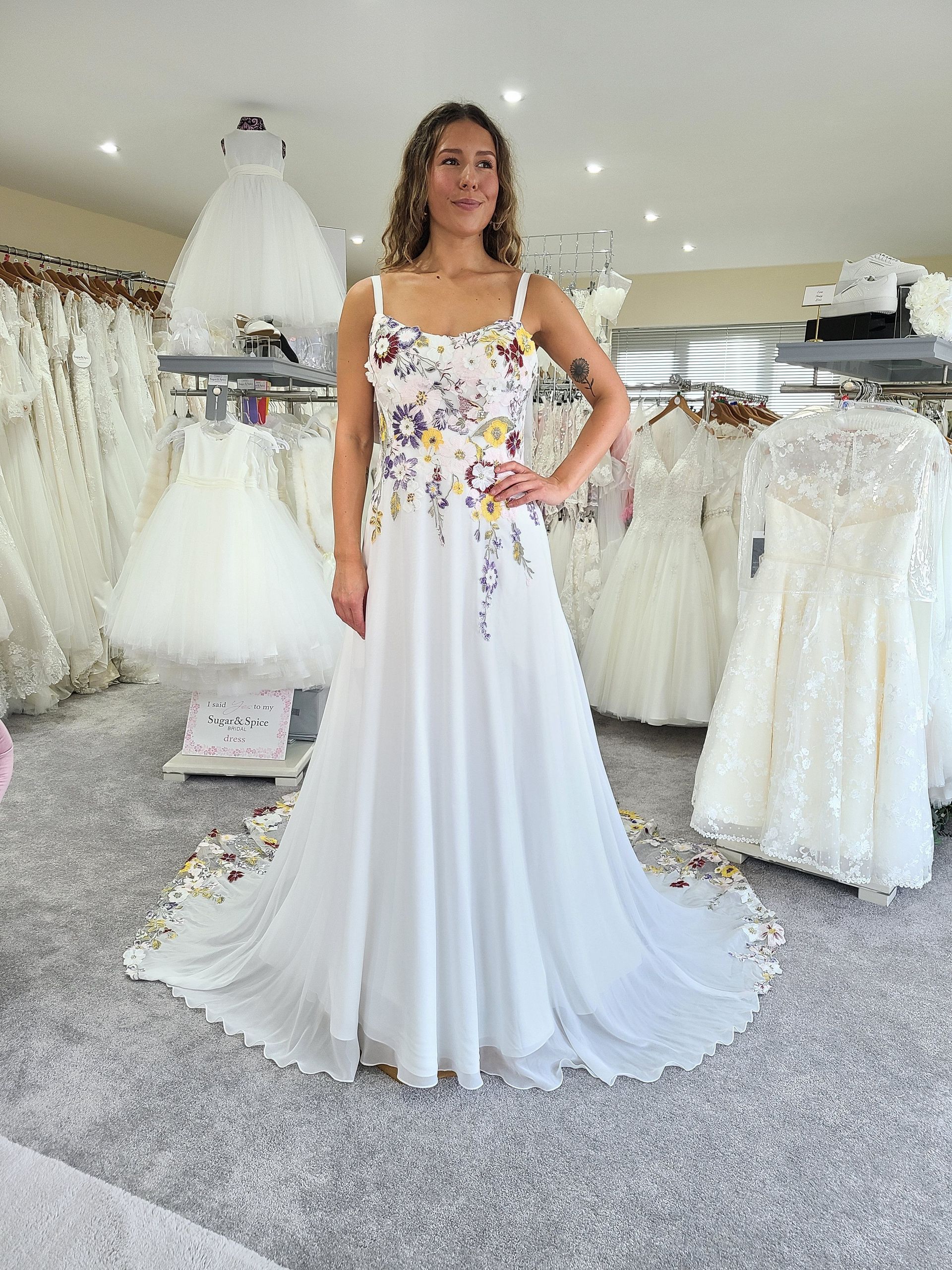 Floral ivory wedding dress Size 16 sale Private label