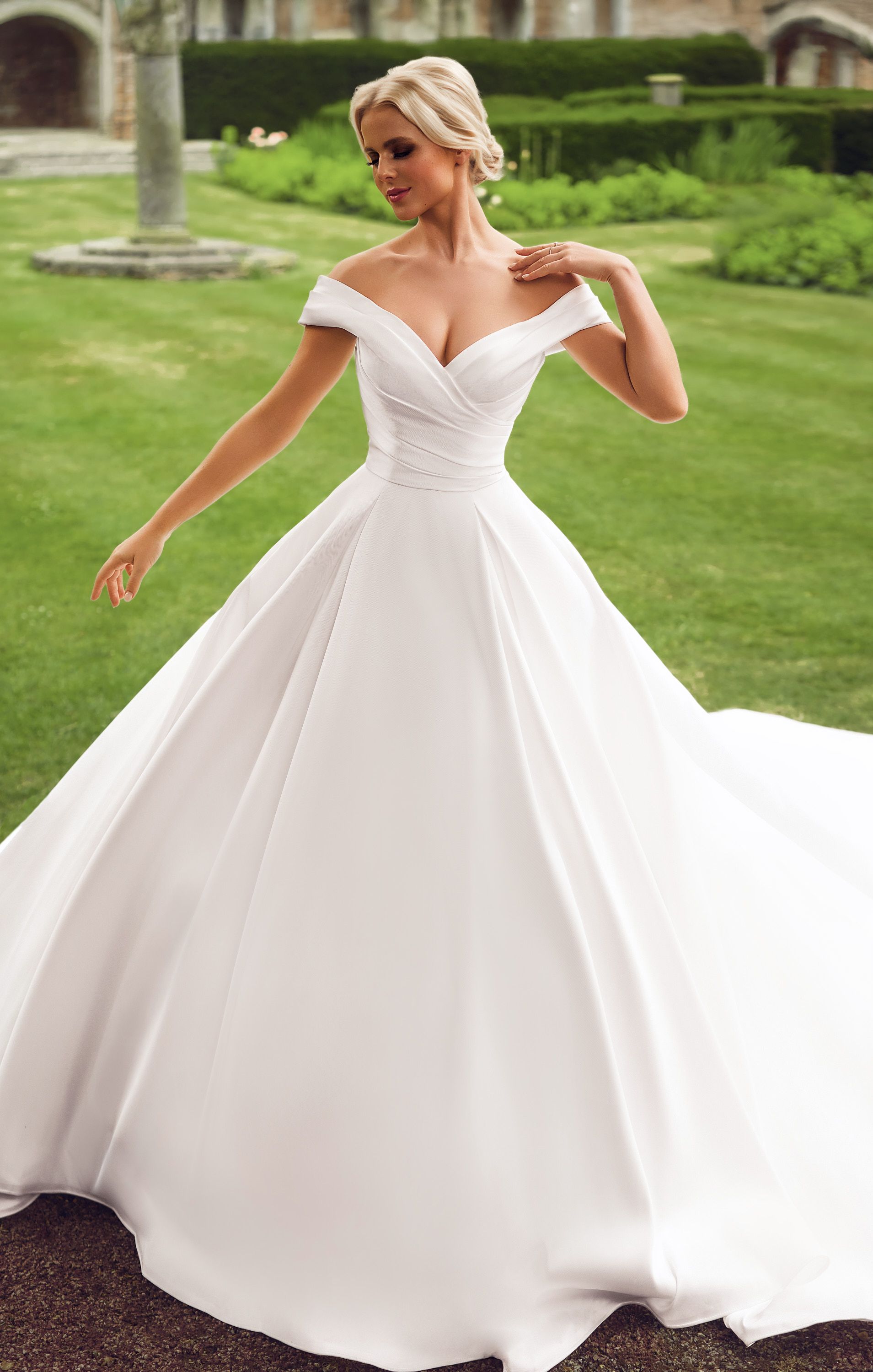 Phoenix PH1044 wedding dress