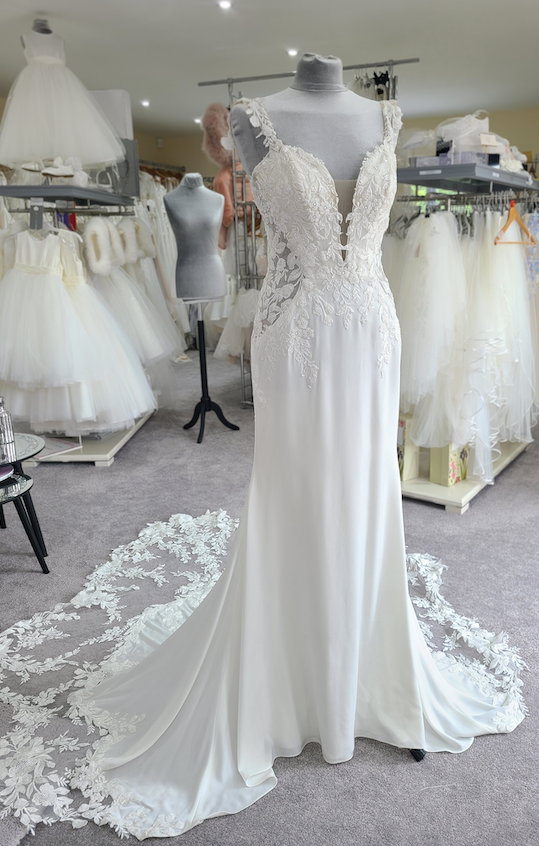 Tiffanys wedding dress Pelegrino Ivory Sale applique train,