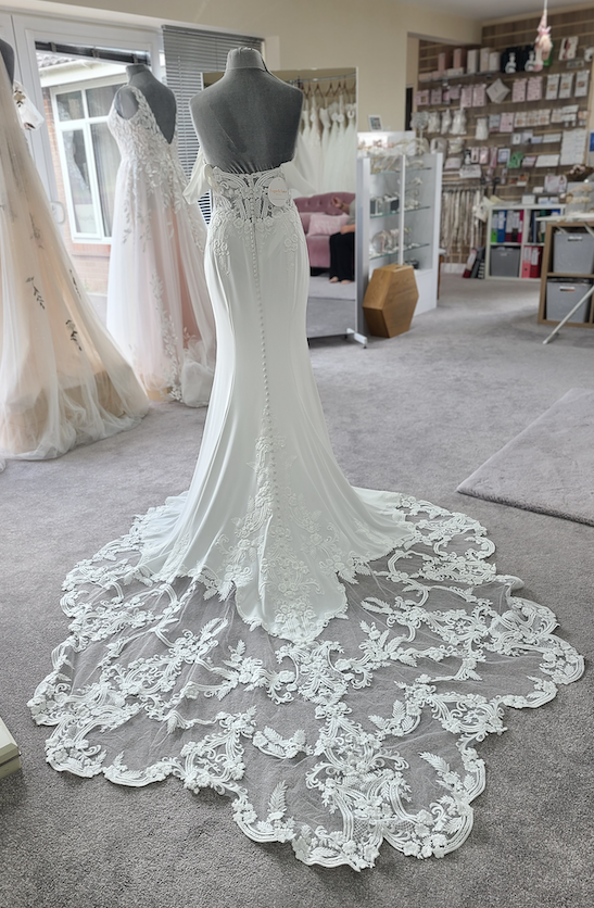 Sale Wedding dress LUX6149 removable  strap, side split, aline, Ivory
Lace applique train