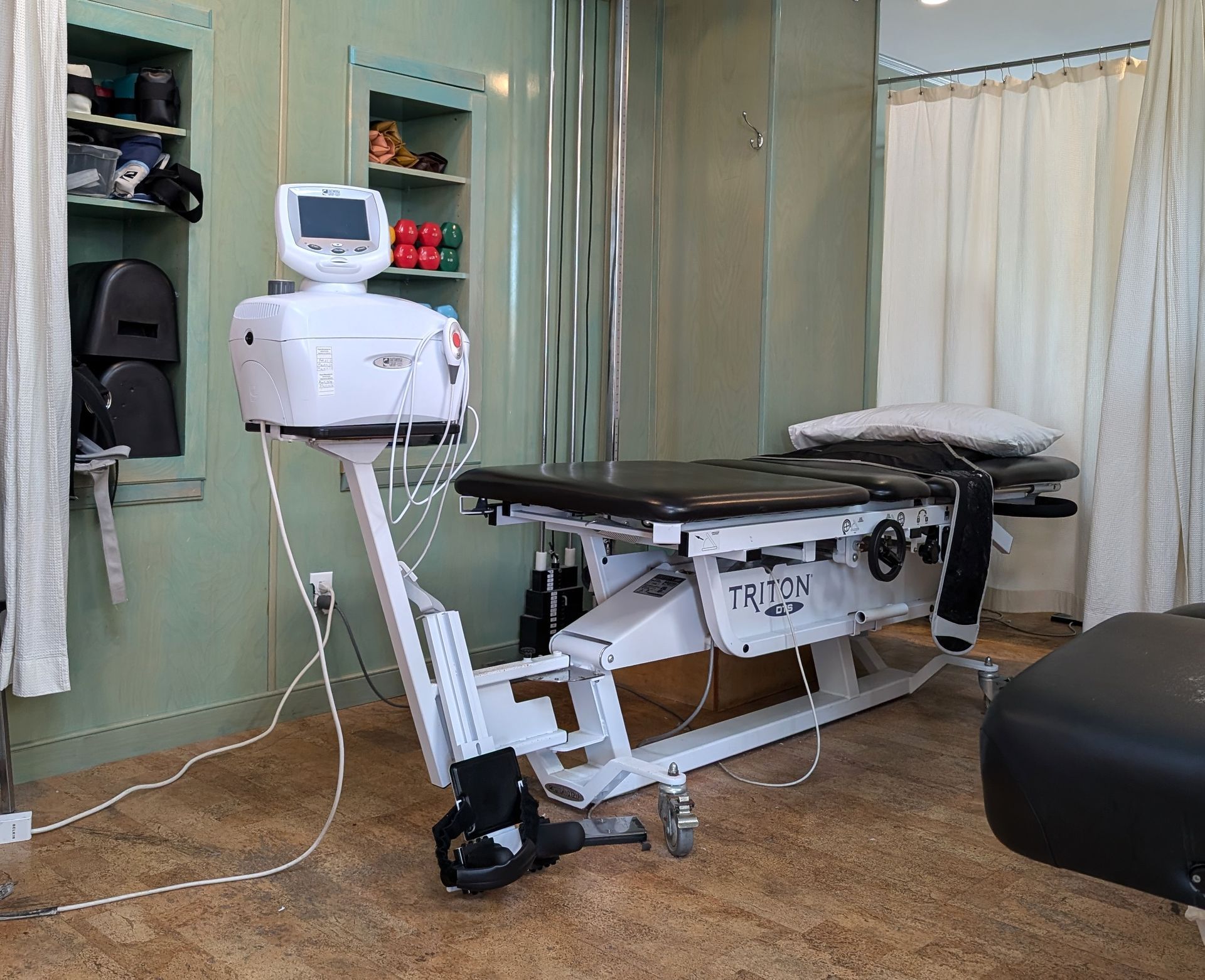 Hospital exam table with monitor and equipment in a clinical room
