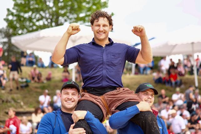 Siegerbild nach gewonnenem Schwingfest