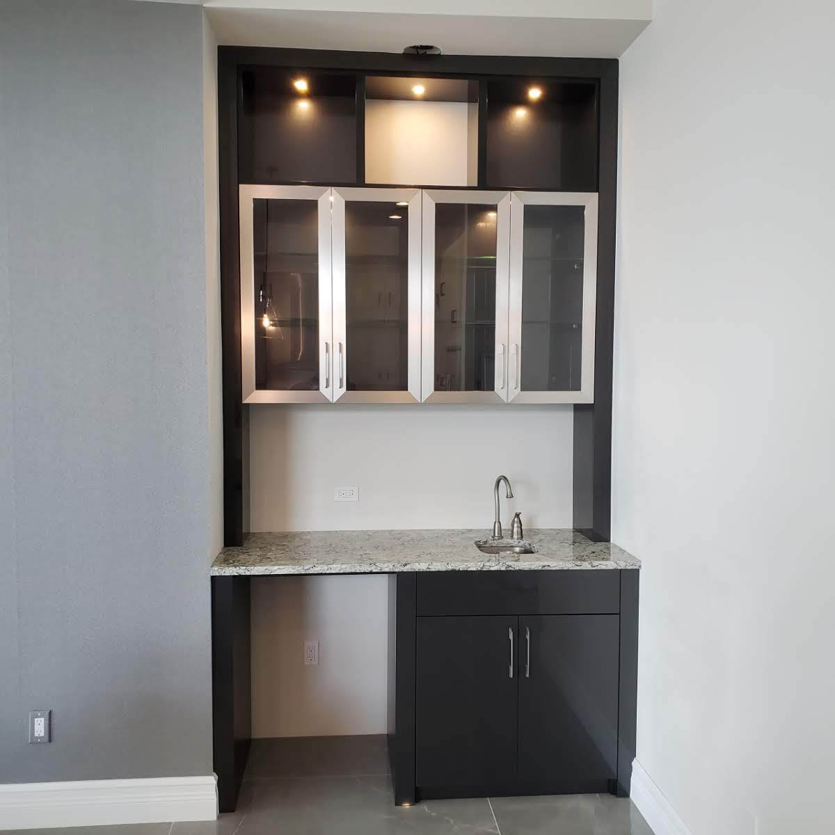 Beyond Closets Delray Beach, FL Bar & Counter Tops