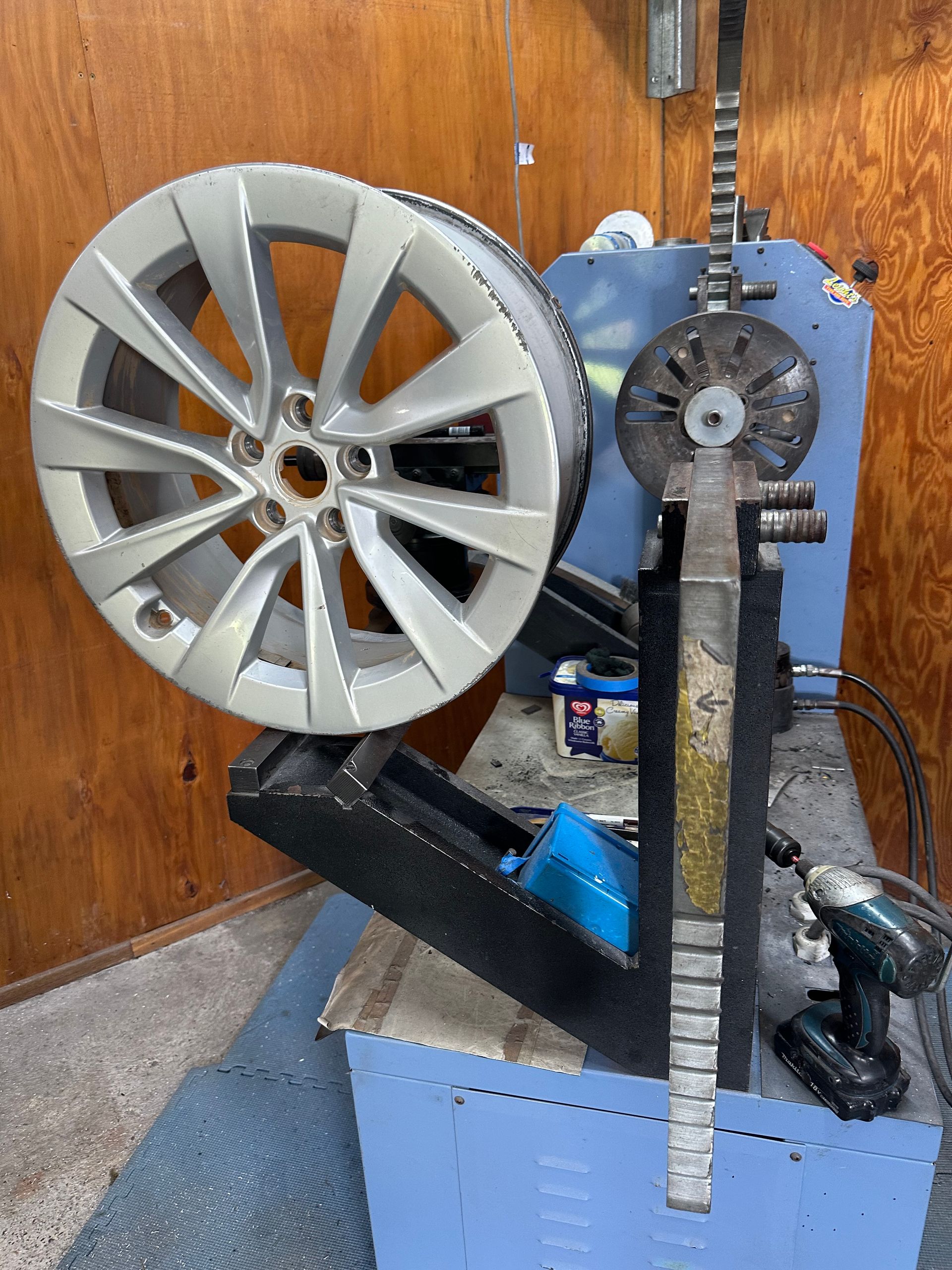 Spectrum Rim Repair Rim Straightening in Taree | D & B Rim Repairs