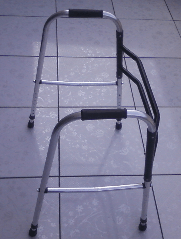 Andador triangular