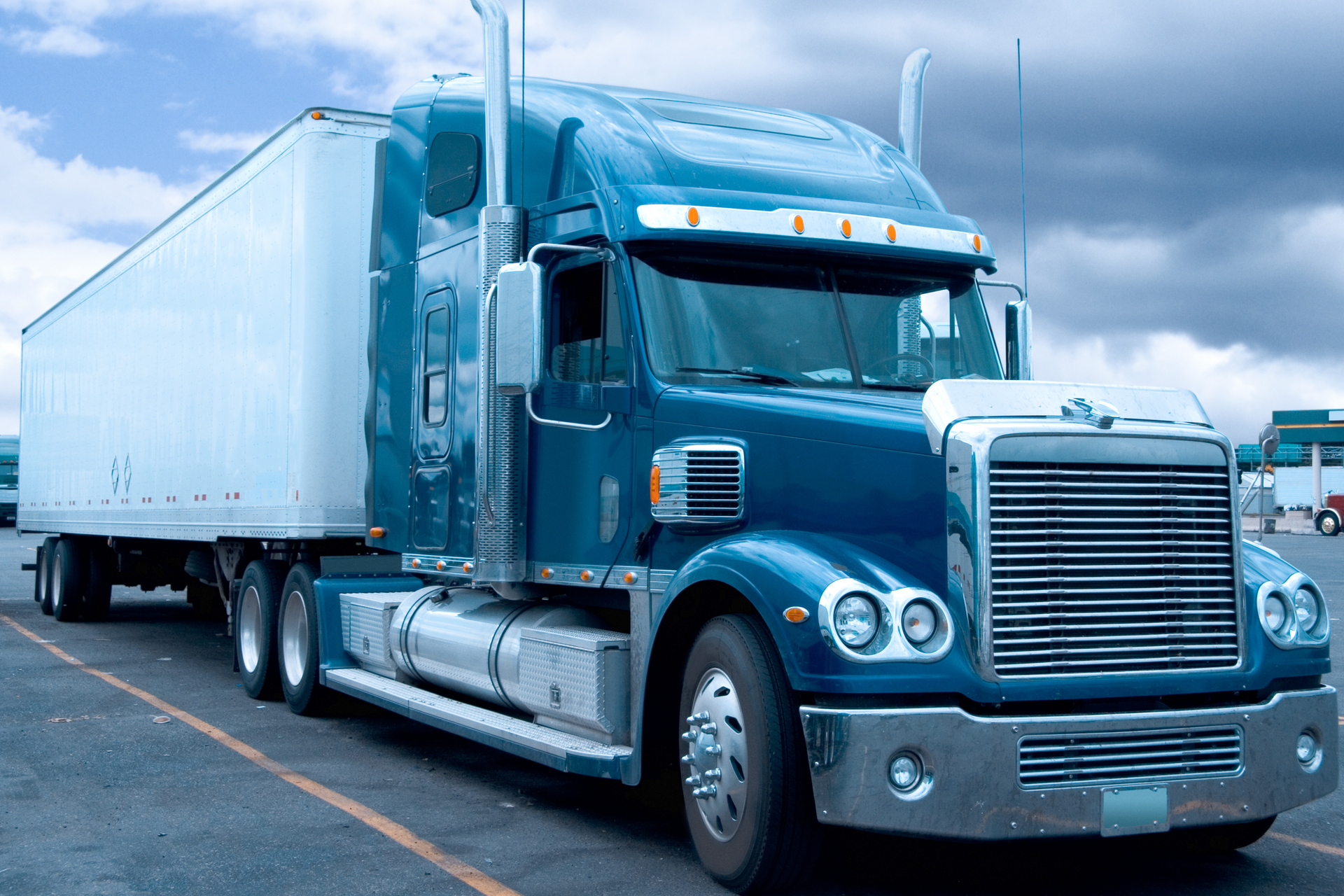 Mobile semi truck glass repair in Scottsdale, AZ