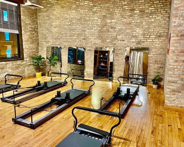 Small class Pilates
Pilates West Loop Chicago
Reformer + Teacher Training
Corporate wellness
Posture Therapy
best in class instruction
West loop strength