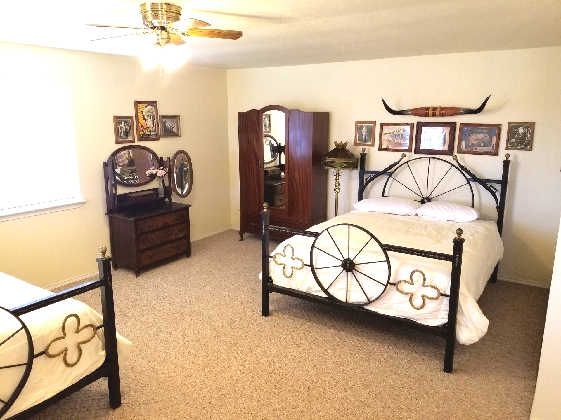 Bed with wagon style headboard