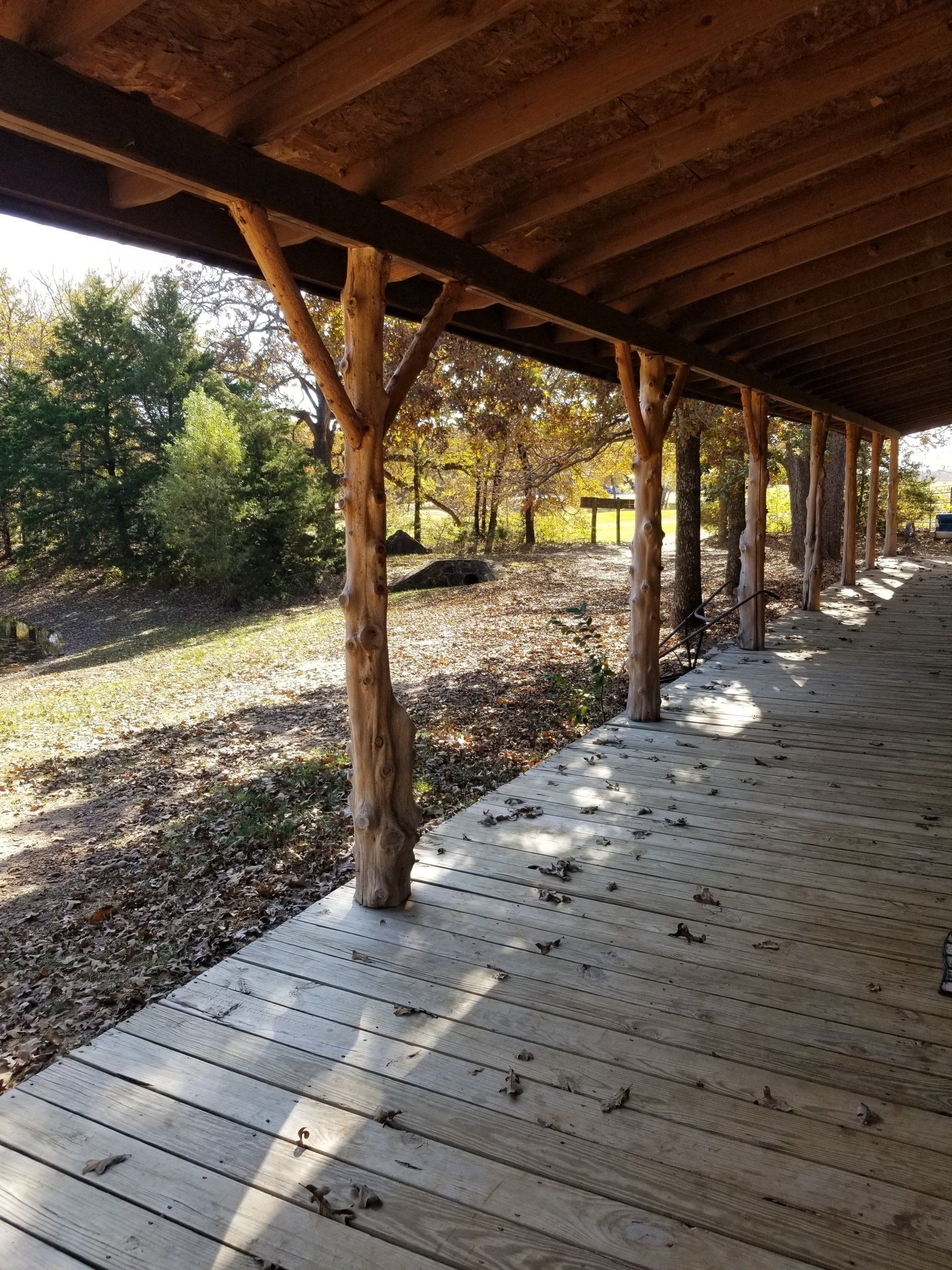 Big Oak Lodge front porch