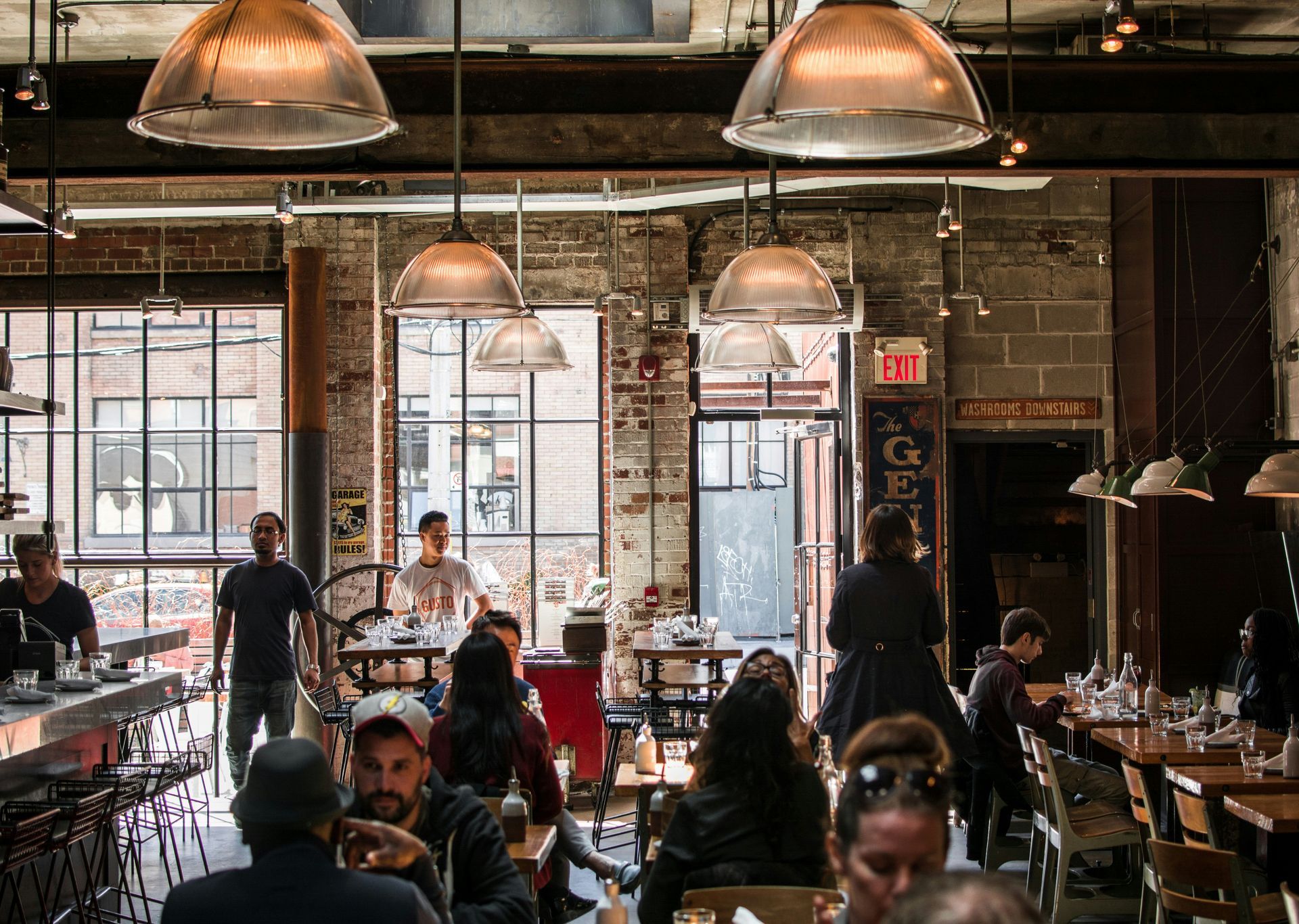 A group of people are sitting at tables in a restaurant.