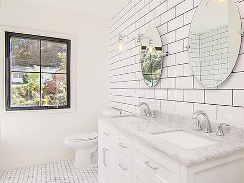 The Black Windows and White Siding trend in 2022