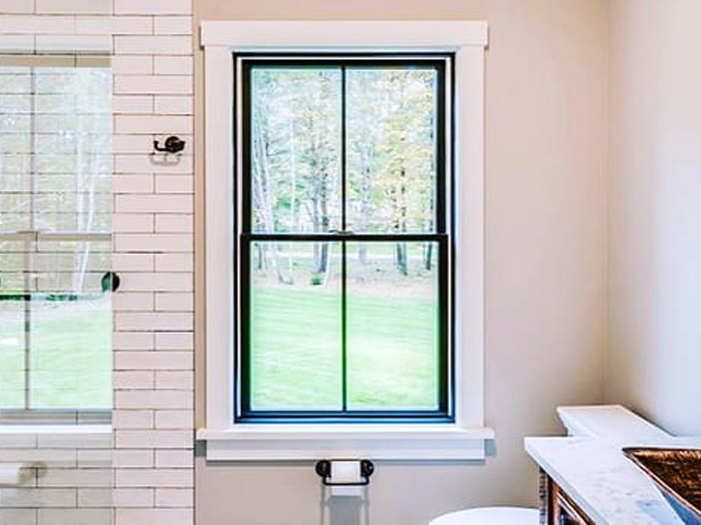 The Black Windows and White Siding trend in 2022