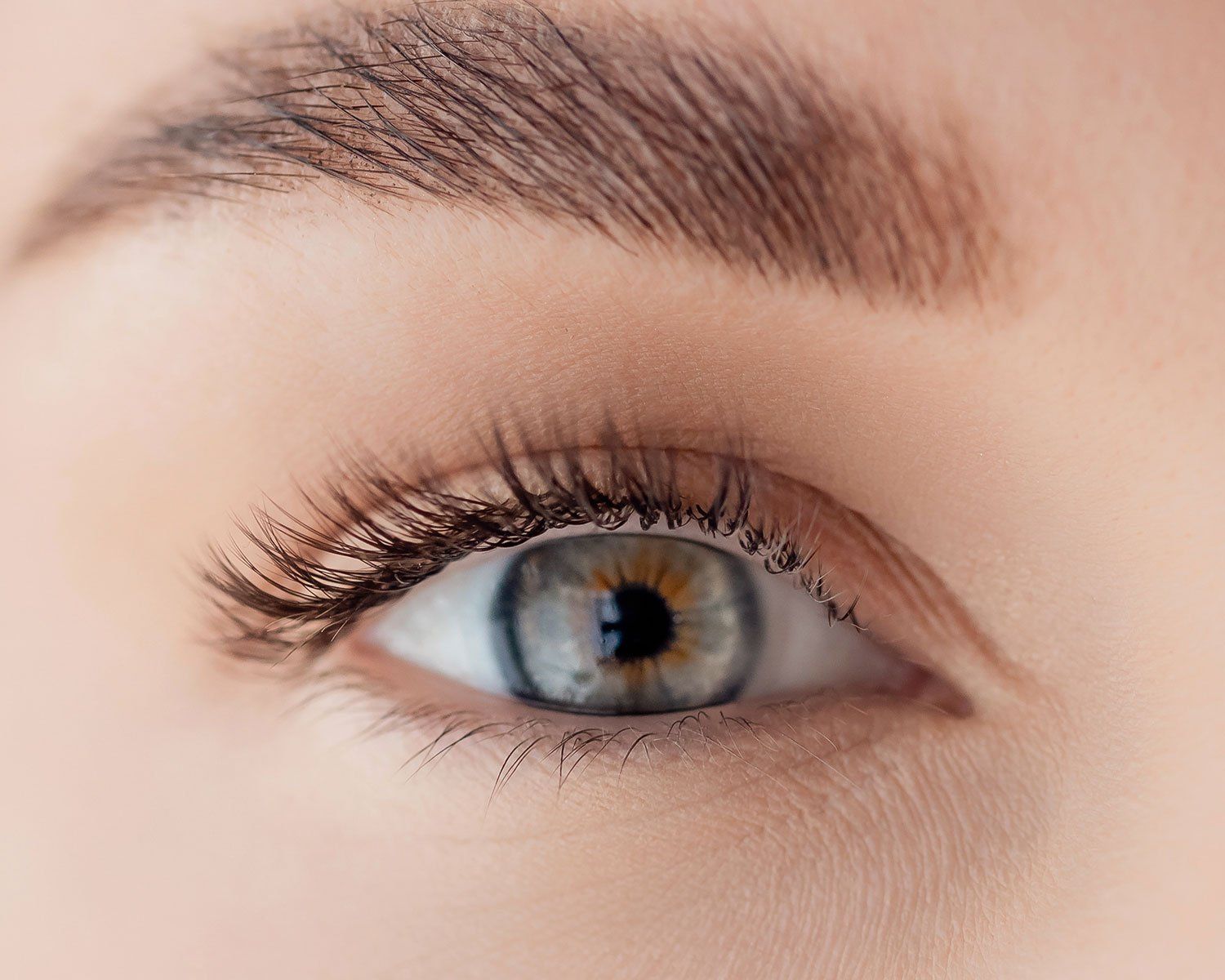 Wimpernverlängerung vorher-nachher