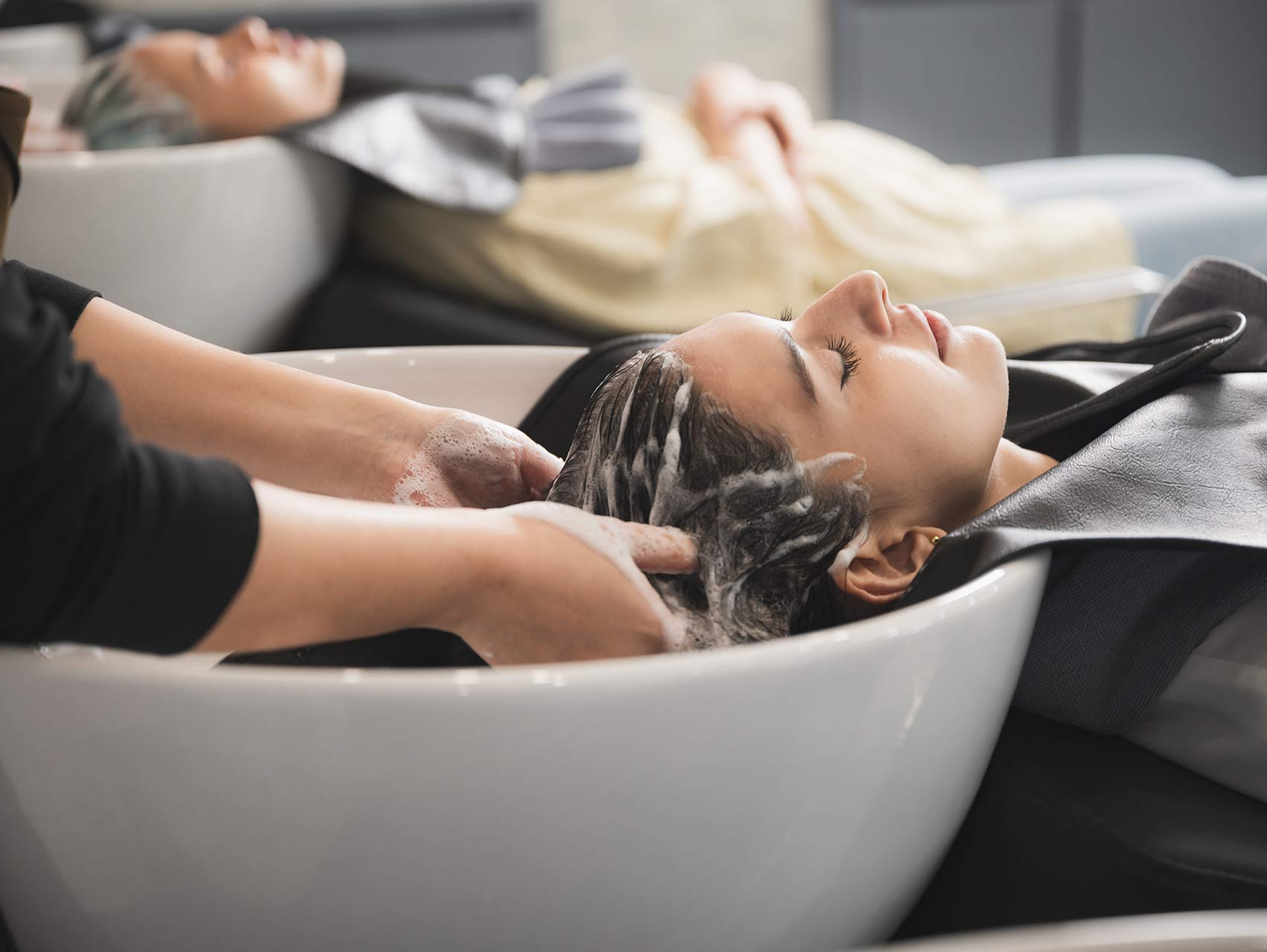 Haare waschen Friseur Innsbruck