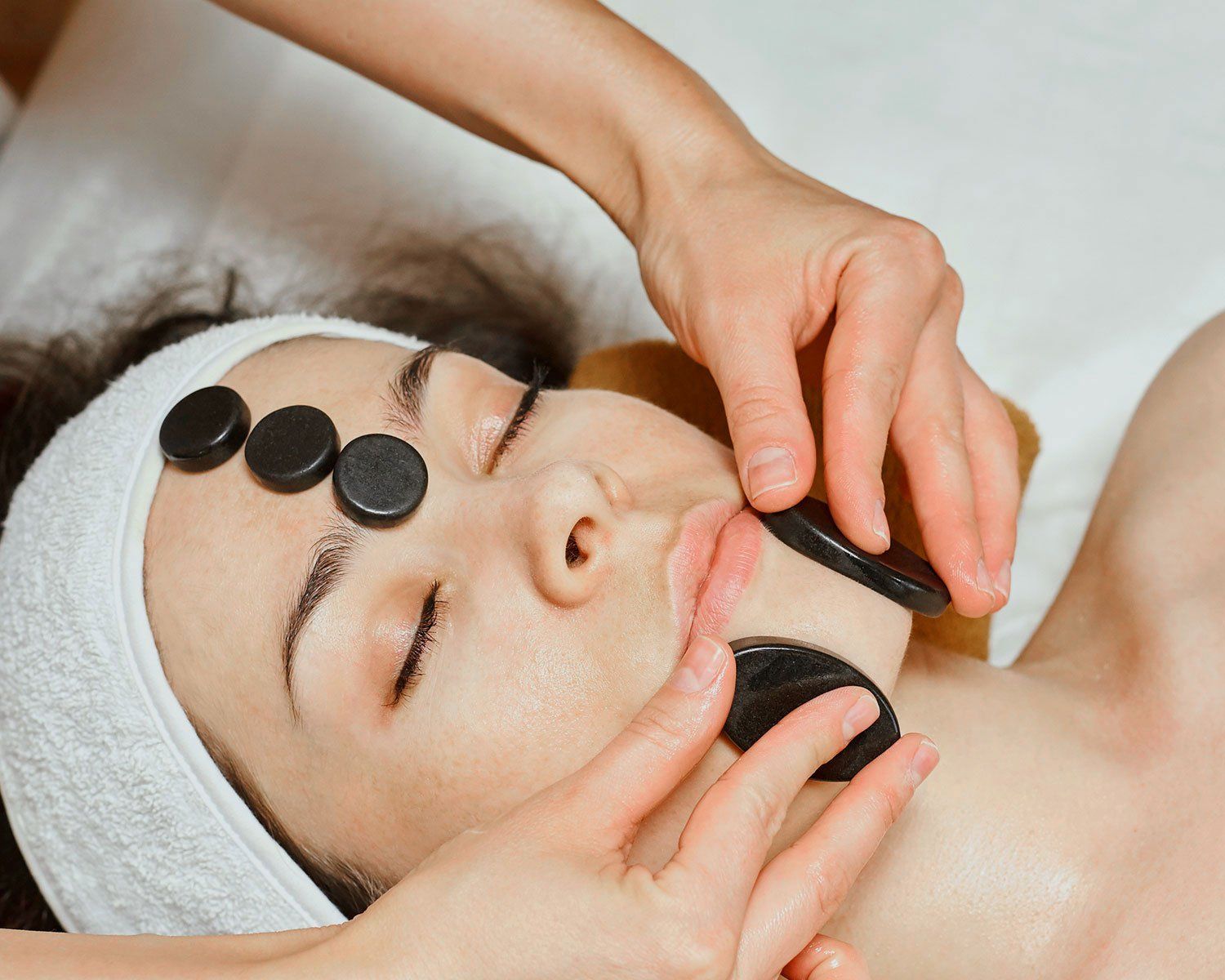 Hot Stone Gesichtsbehandlung