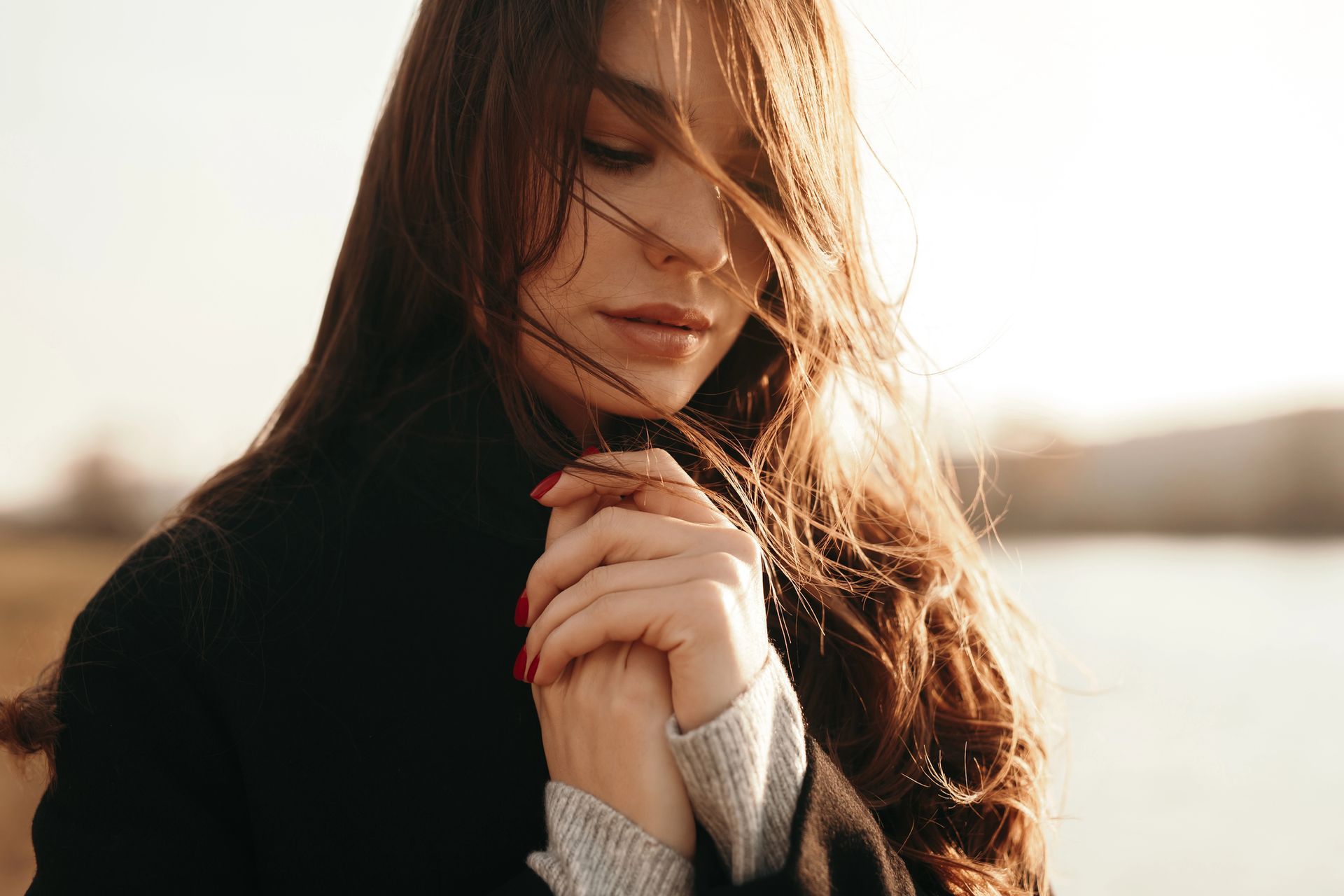 I’m Pregnant, Who Should I Tell? Navigating Hard Conversations With Your Partner, Family, or Friends