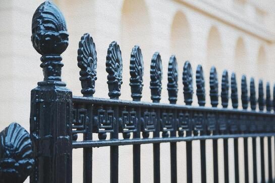 a black aluminum fence