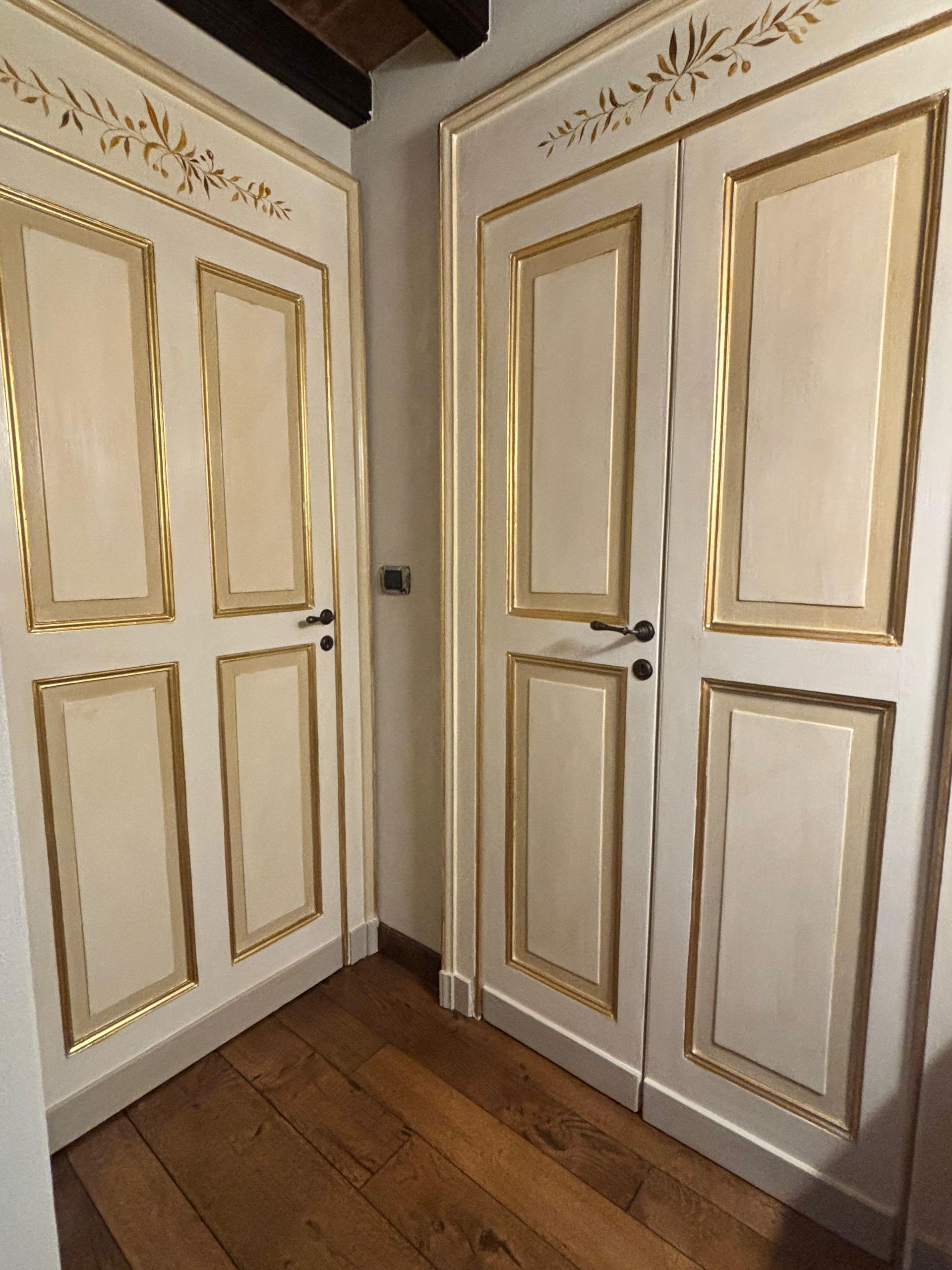 DECORAZIONE DI INTERNI PORTE