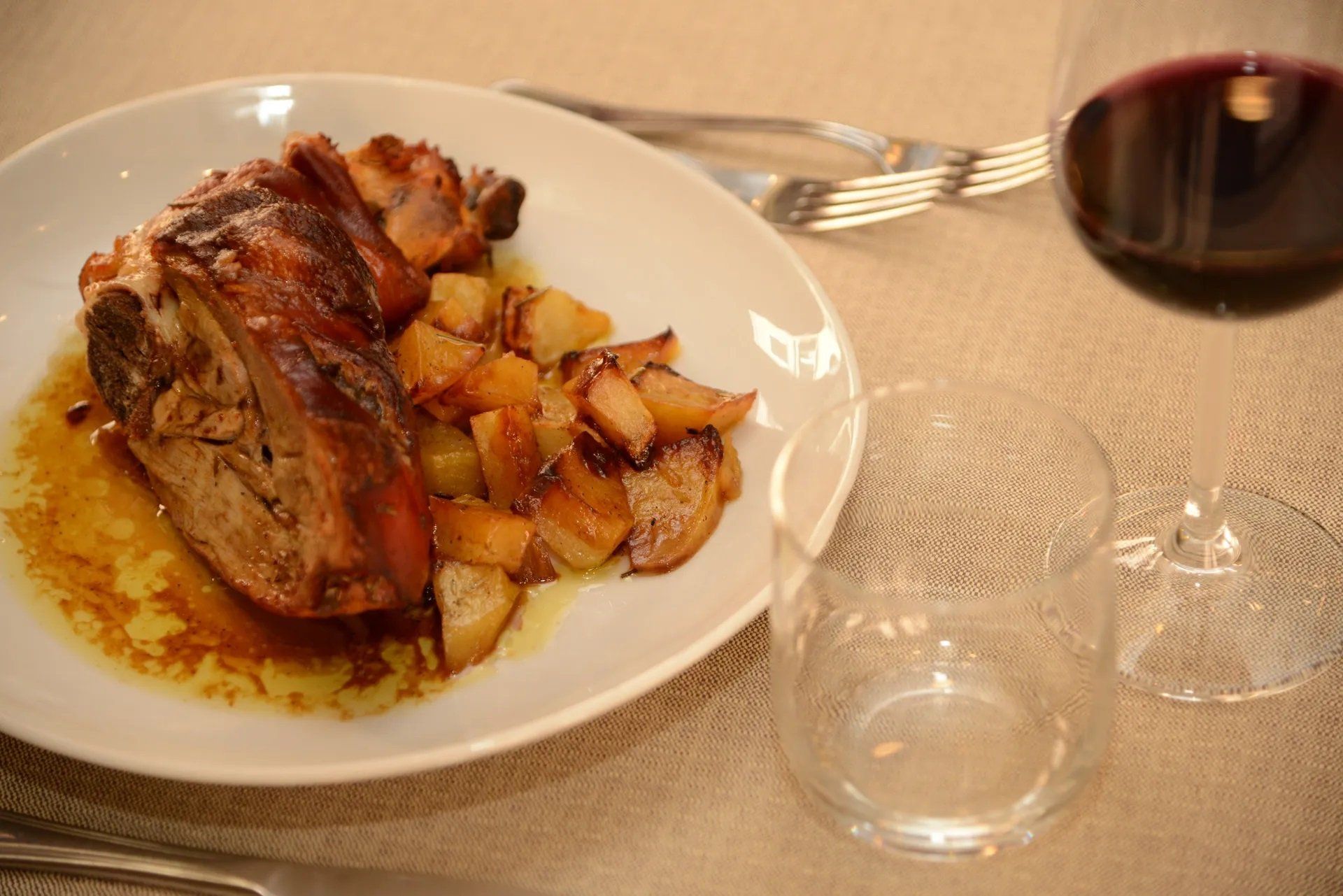 piatto tipico romano, carne con patate