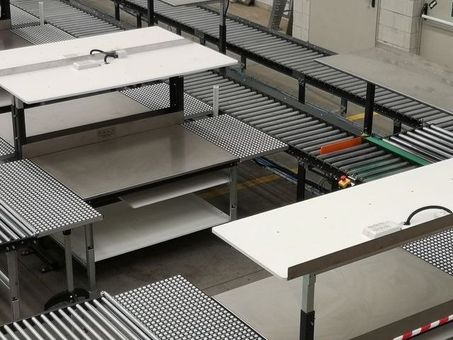 Tavoli in metallo per magazzini