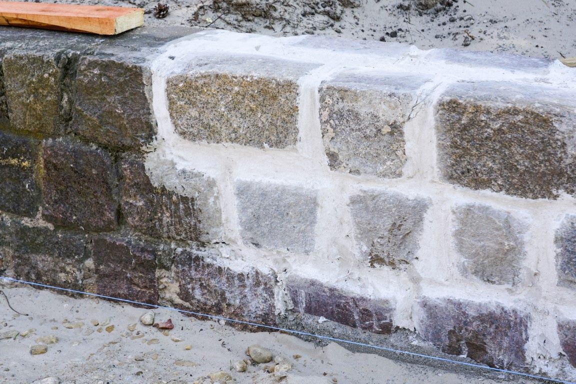 Block retaining wall