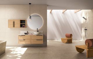 Un bagno con lavandino, specchio, vasca e sedie.
