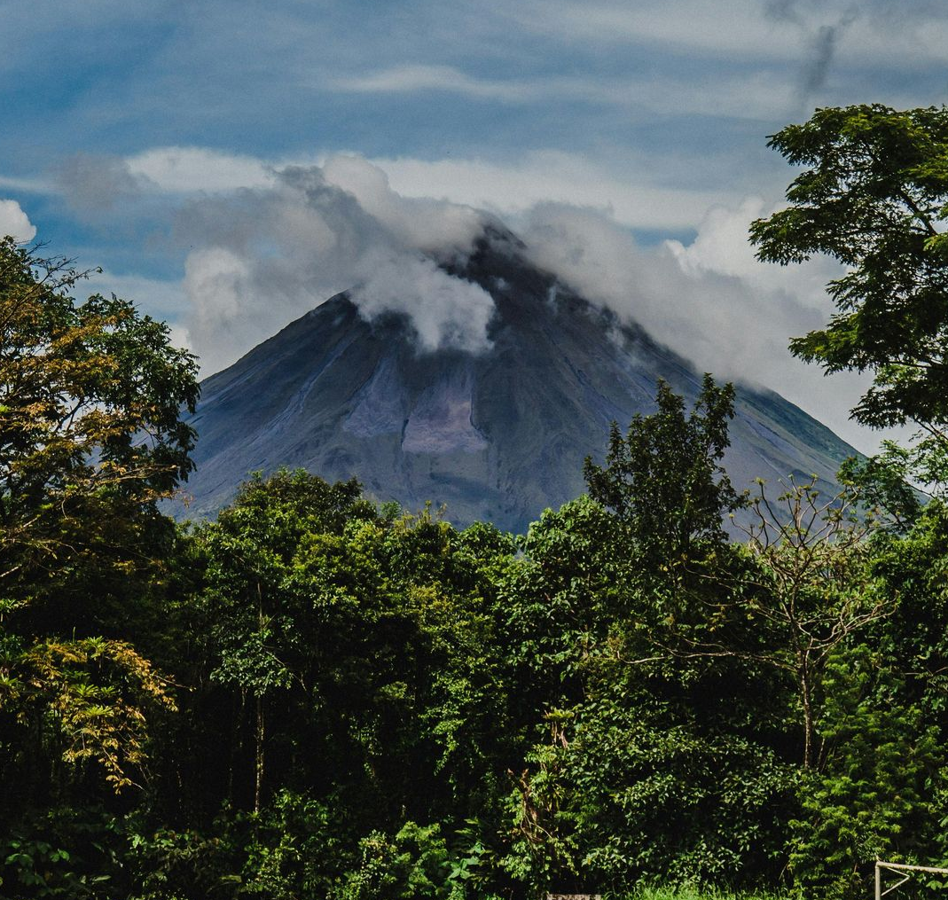 Costa Rica volcano and nature adventure tour