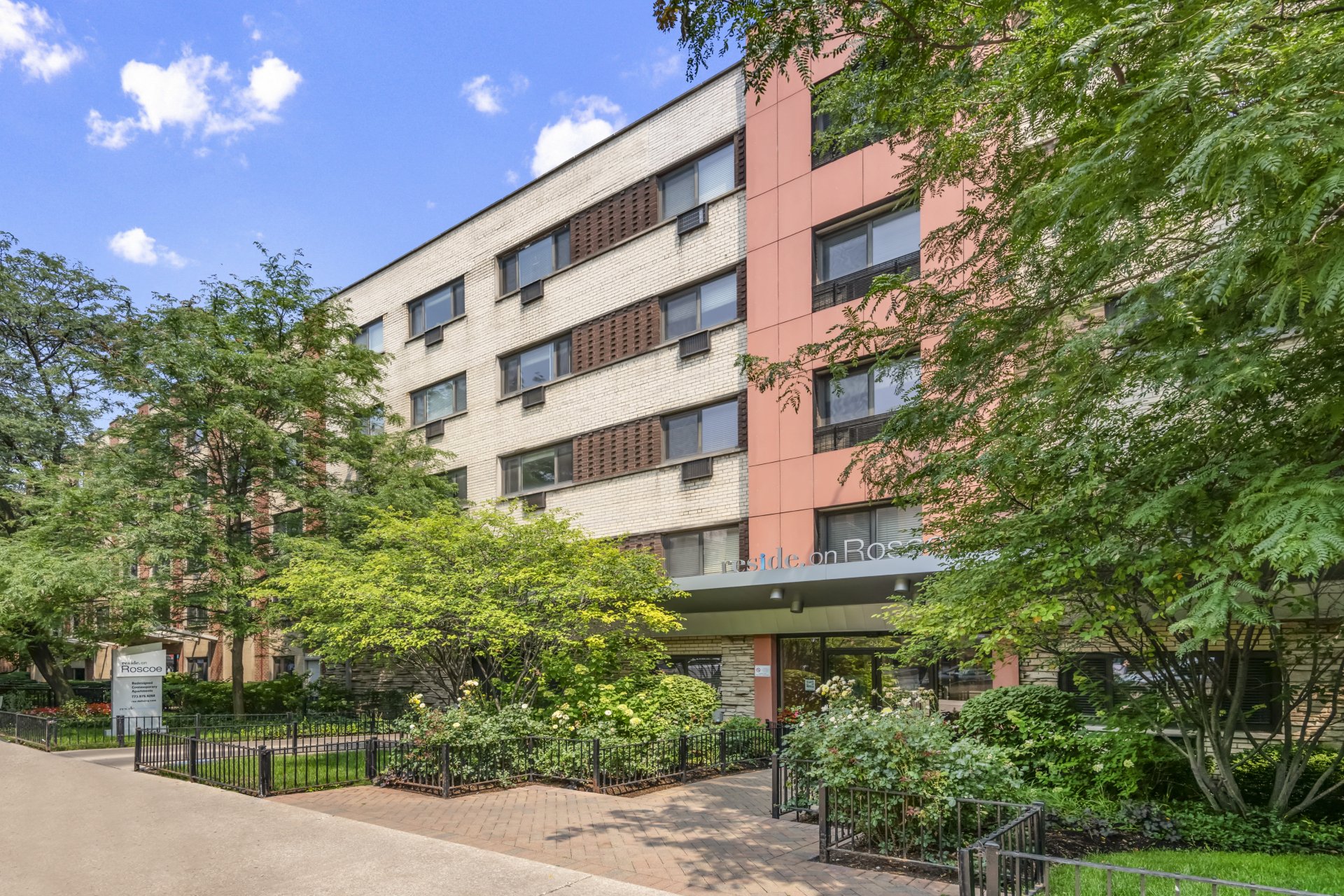 Reside on Roscoe Apartments in Lakeview, Chicago