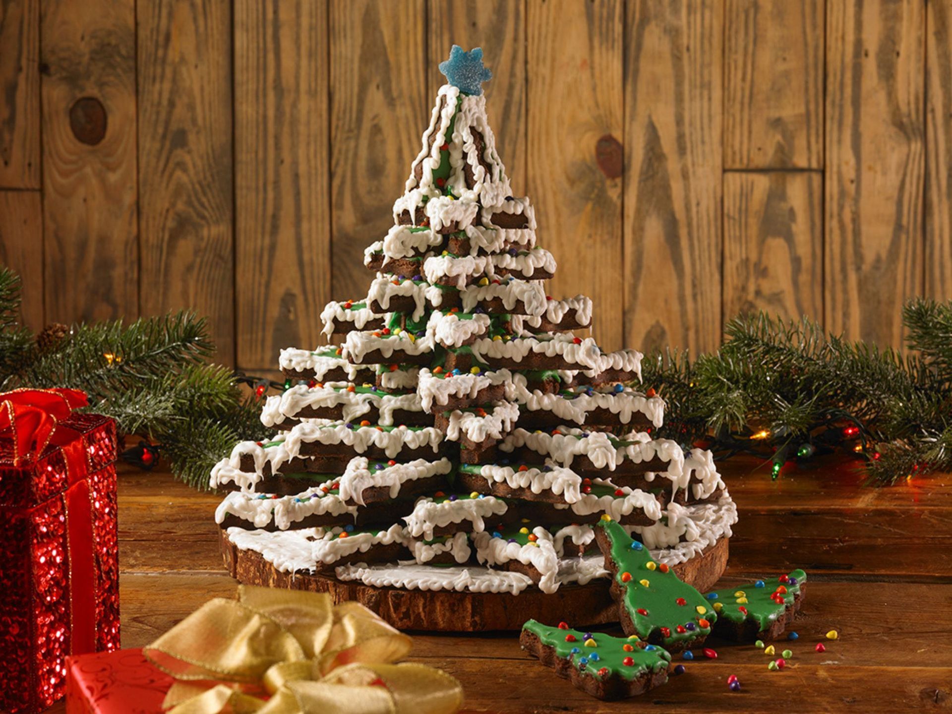 christmas brownies made to look like a christmas tree with frosting