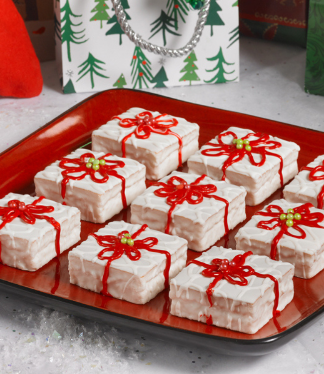 fancy cakes decorated as presents