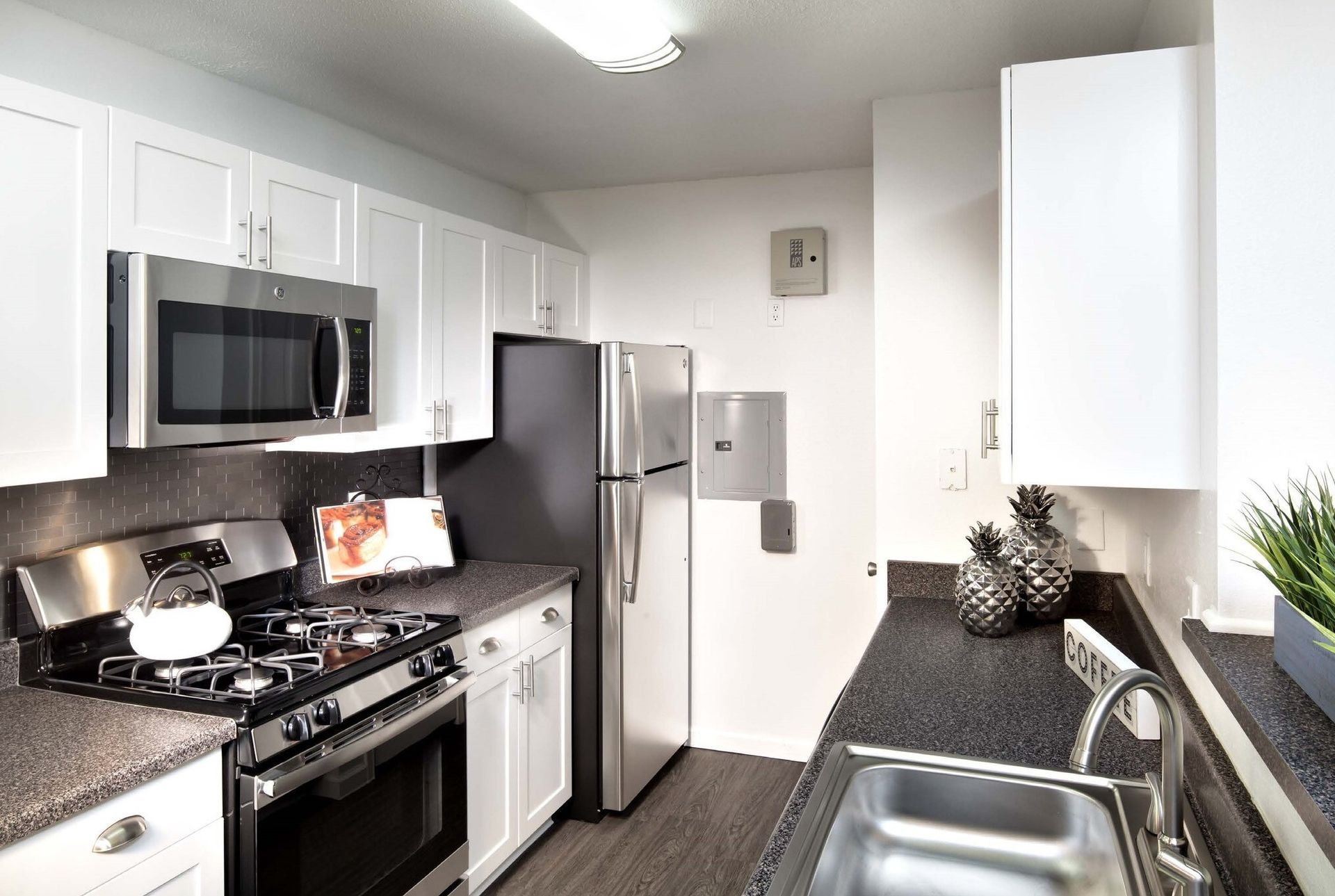 Kitchen at The Royce at Trumbull.
