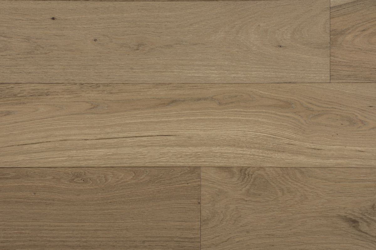 Superficie de tablón de madera de color marrón claro con vetas horizontales.