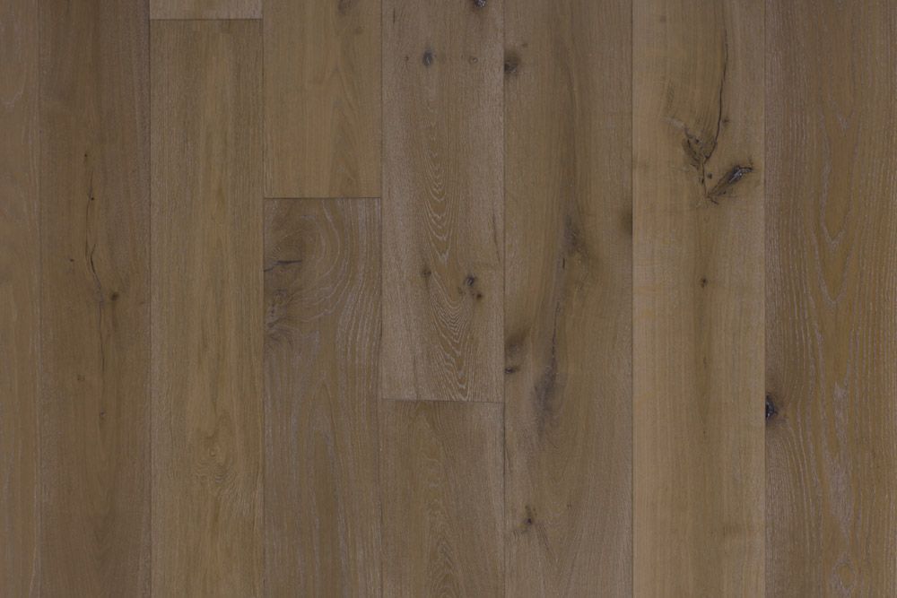 Tablas de madera marrón con vetas naturales.