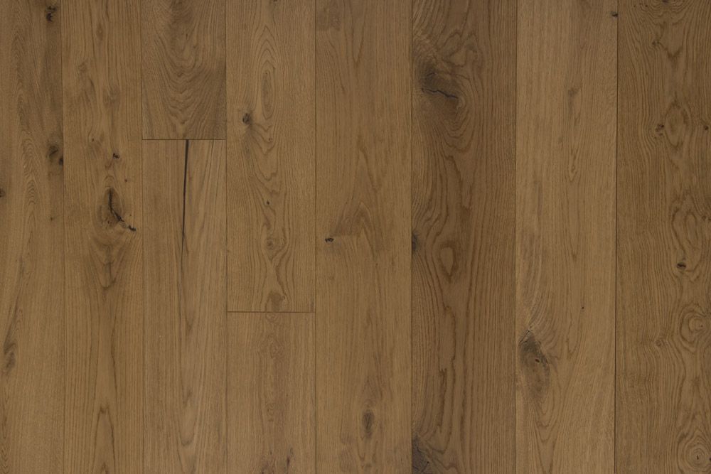 Tarimas de madera con vetas de color marrón natural.